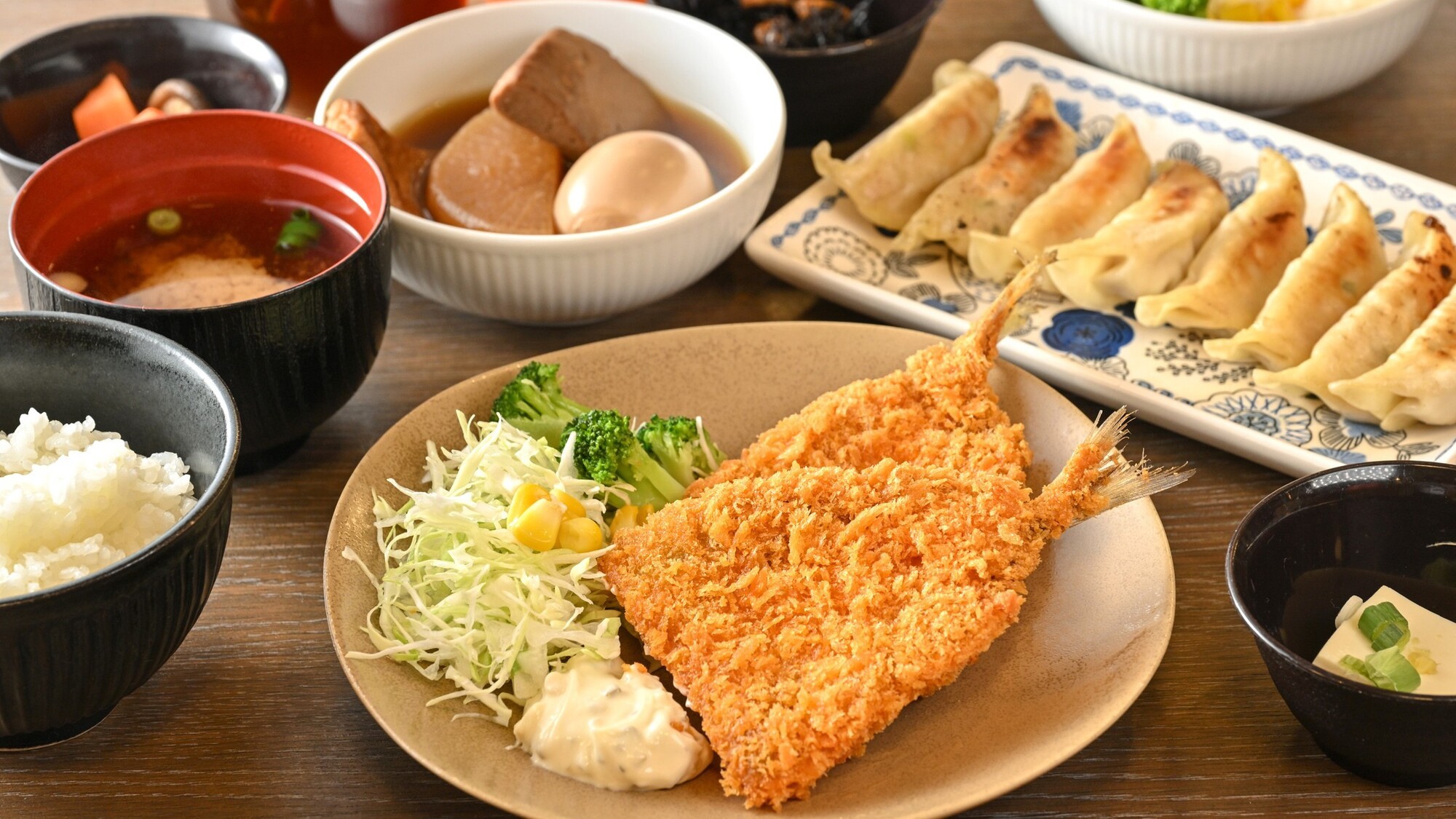 沼津といえばアジ！！肉厚ふっくらのアジフライをご堪能下さいませ。