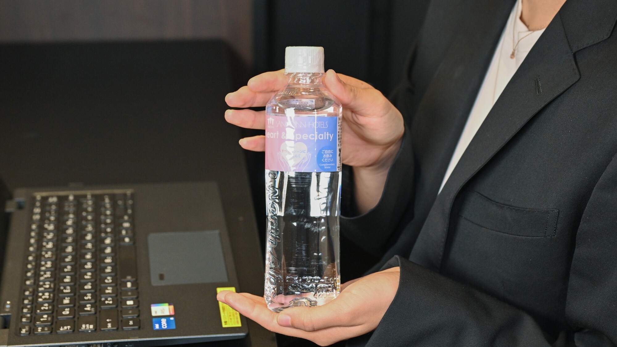 各お部屋にミネラルウォーターをご用意！！