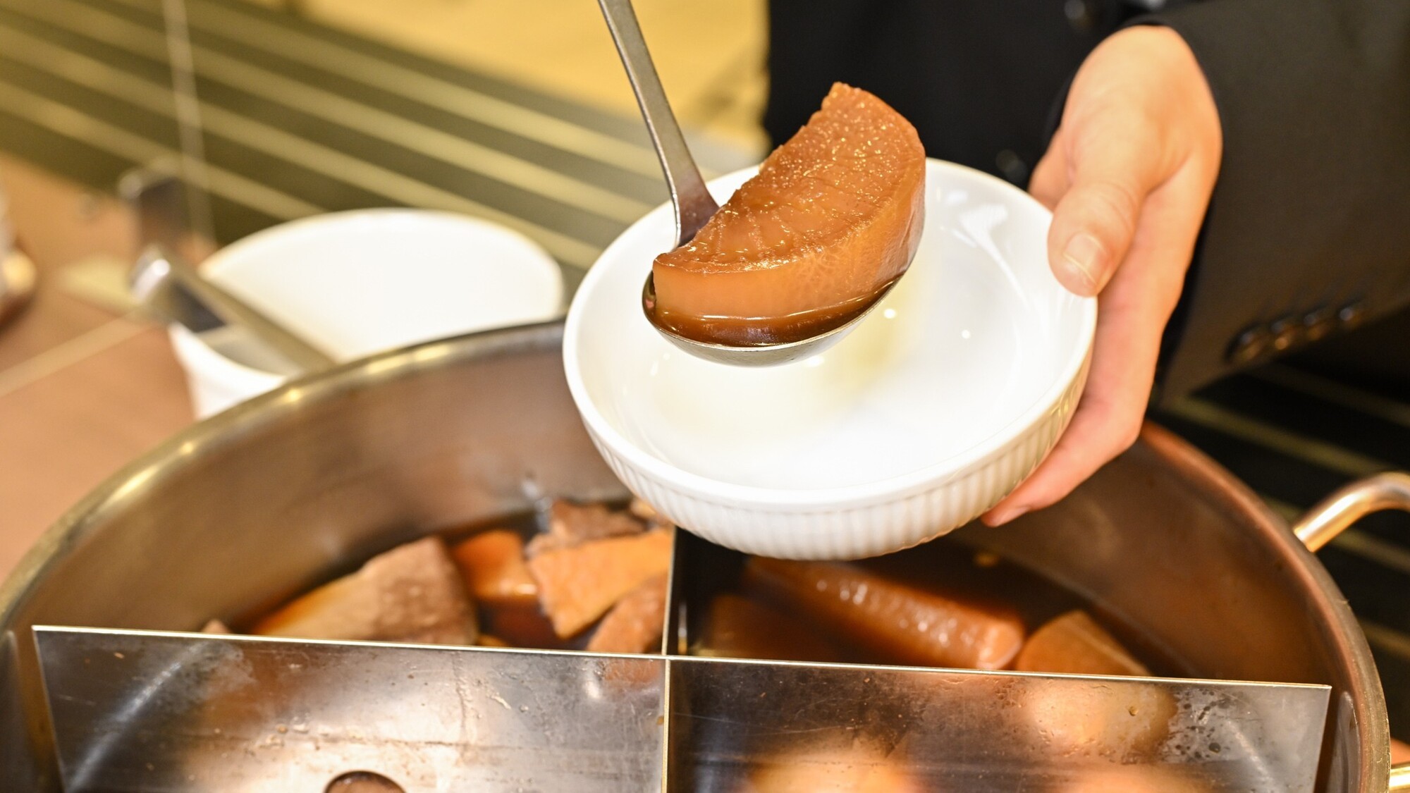 静岡と言えばおでん！！じっくり煮込んだおでんの味が体に染み渡ります。