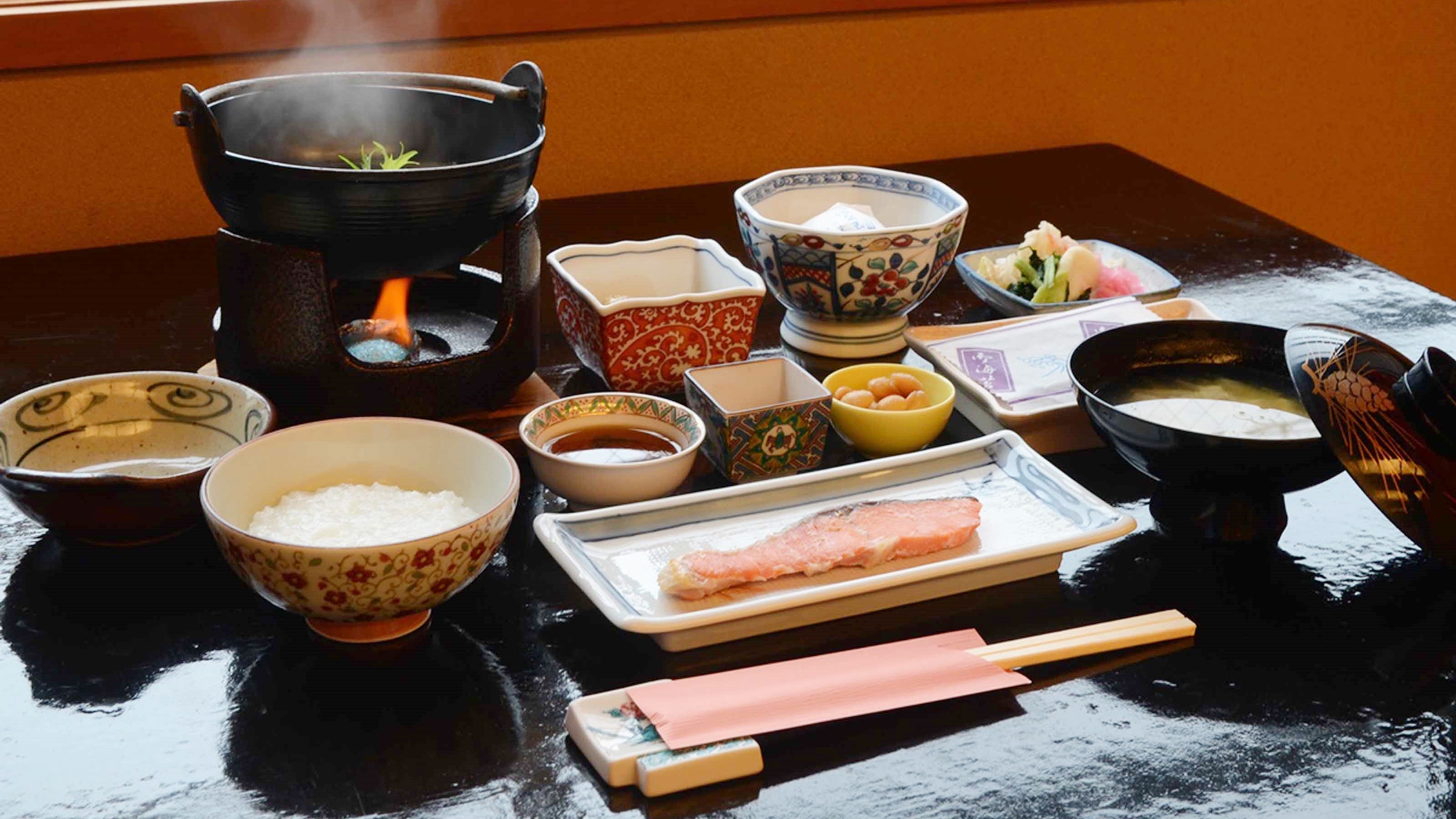 *朝食もしっかり食べて、残りのご旅行を楽しんでください。冬は湯豆腐をご用意いたします。