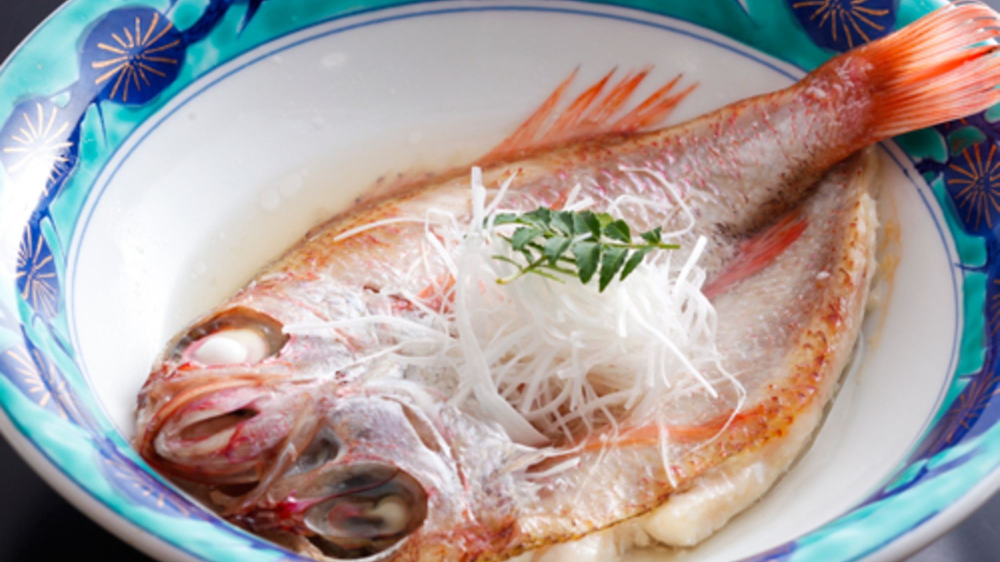 【のどぐろの煮付】のどぐろ本来の脂の香り、身の旨みを最大限に引き出した薄口醤油仕立てでお酒とも◎