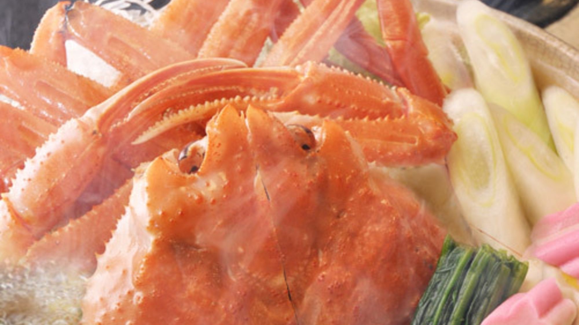 蟹ダシの良い香りが部屋中に漂う本ズワイガニの大漁鍋