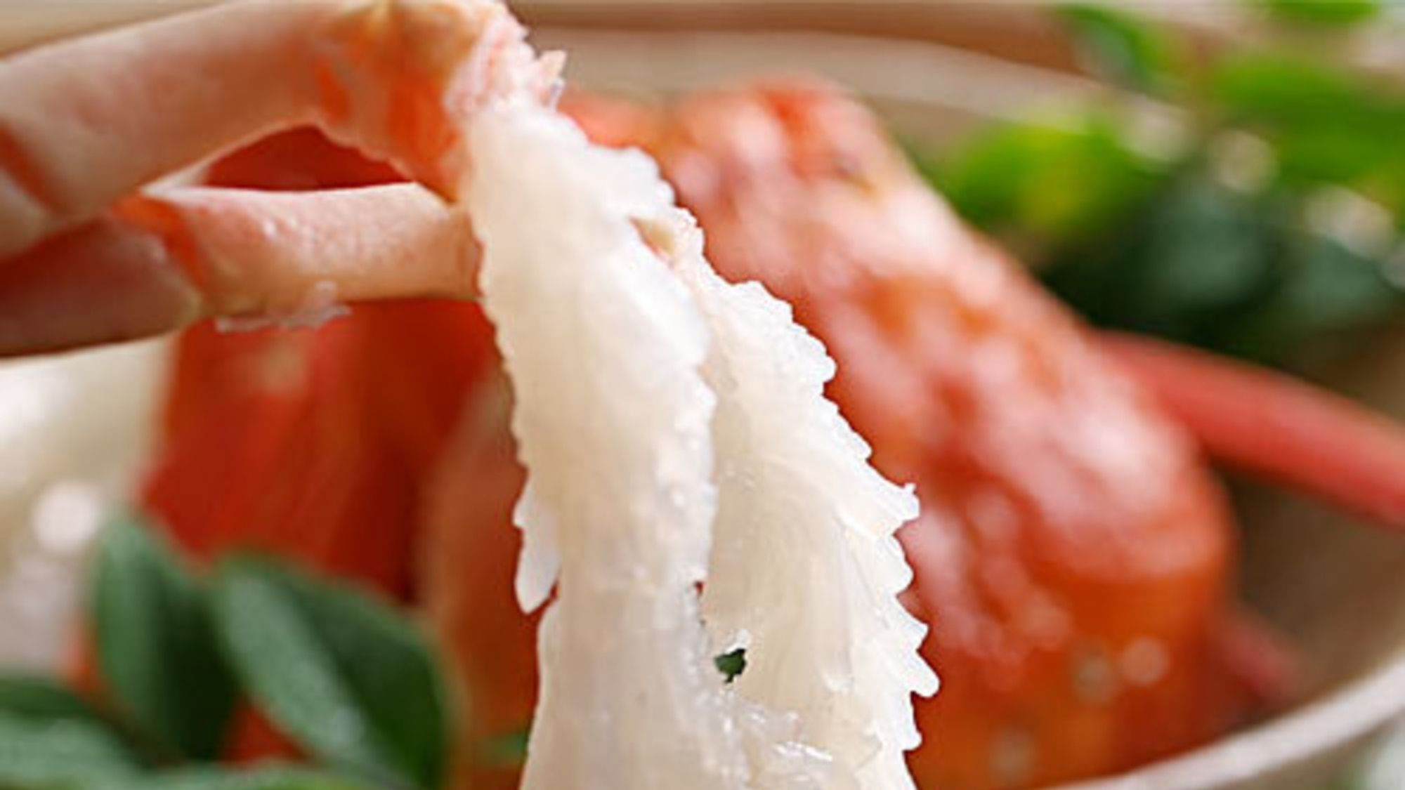 大好評！ぷりぷりの蟹刺し新鮮なほどきれいにお花が咲いたように見えます。