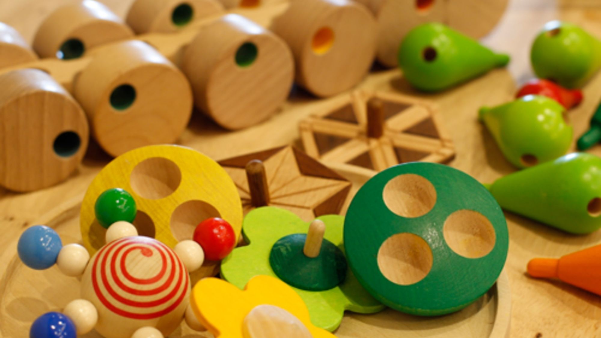 ◆玩具◆赤ちゃんも思わず手に取る優しい色と触りごごちの木製おもちゃ。今日は何ができたかな？