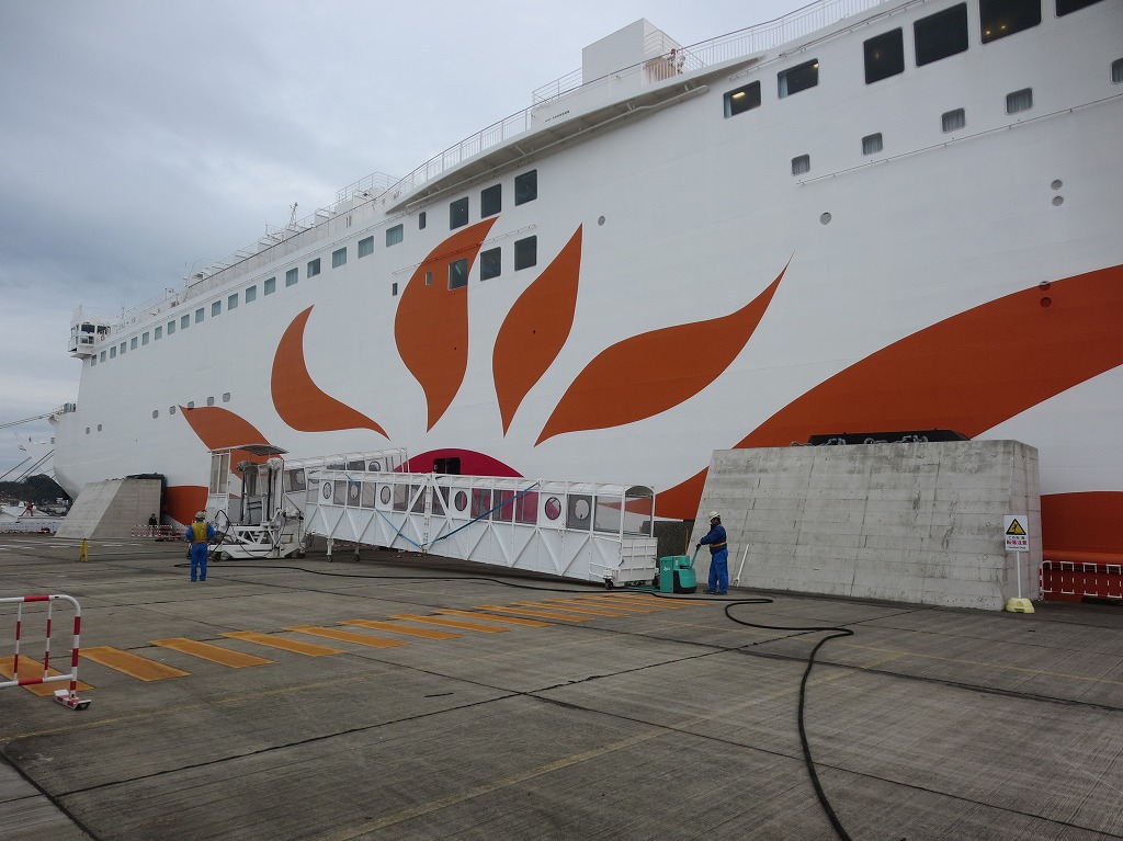 大阪南港と志布志港を1日１往復しているカーフェリーさんふらわです。港から民宿すず風までは車で５分です