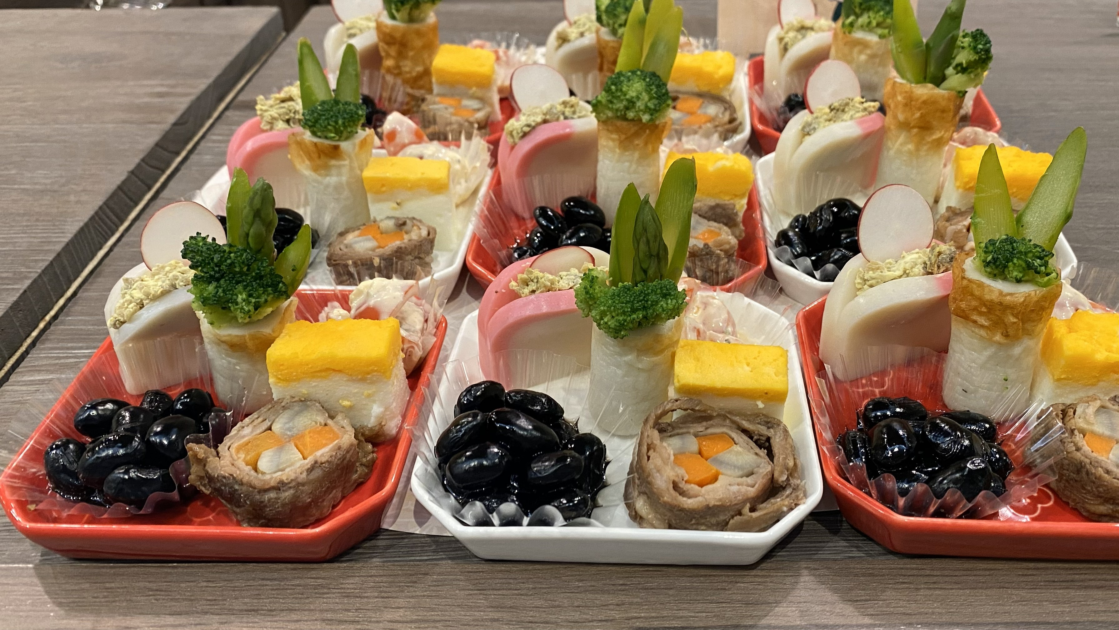 ◇季節ものメニュー◇お正月にはおせち料理をご用意しました