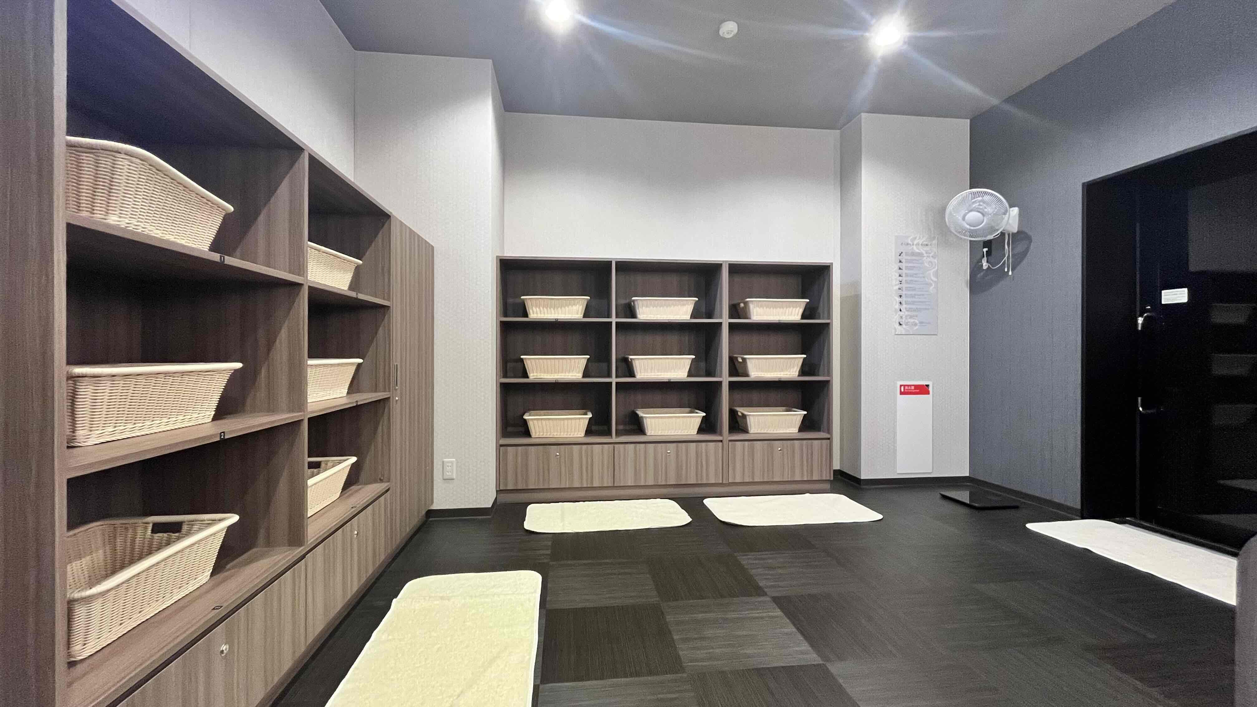 ◆男性大浴場◆15個の脱衣カゴ