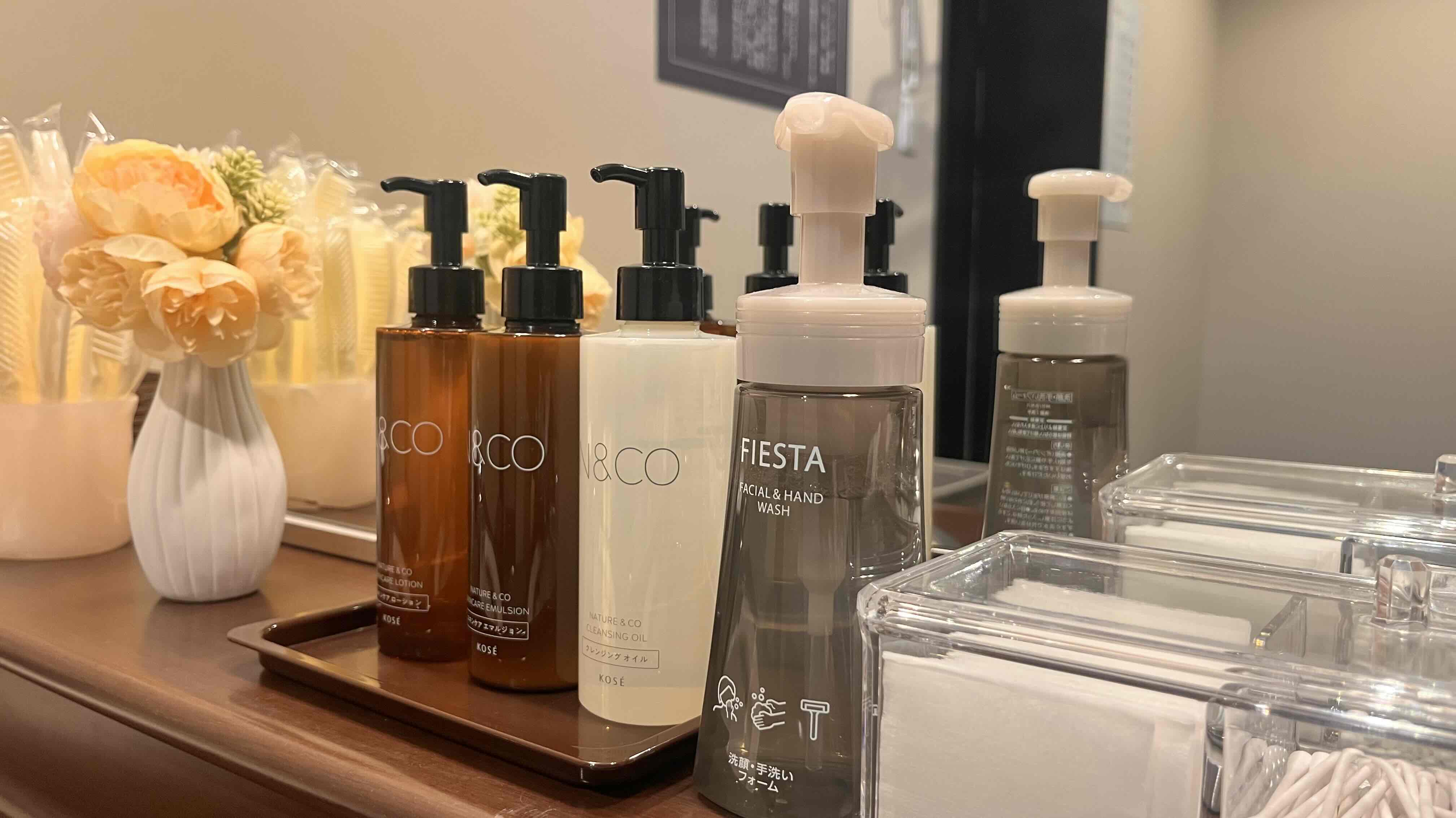 ◇女性浴場アメニティ◇綿棒・コットン・手洗い洗顔フォーム・クレンジング・化粧水・乳液・ブラシ