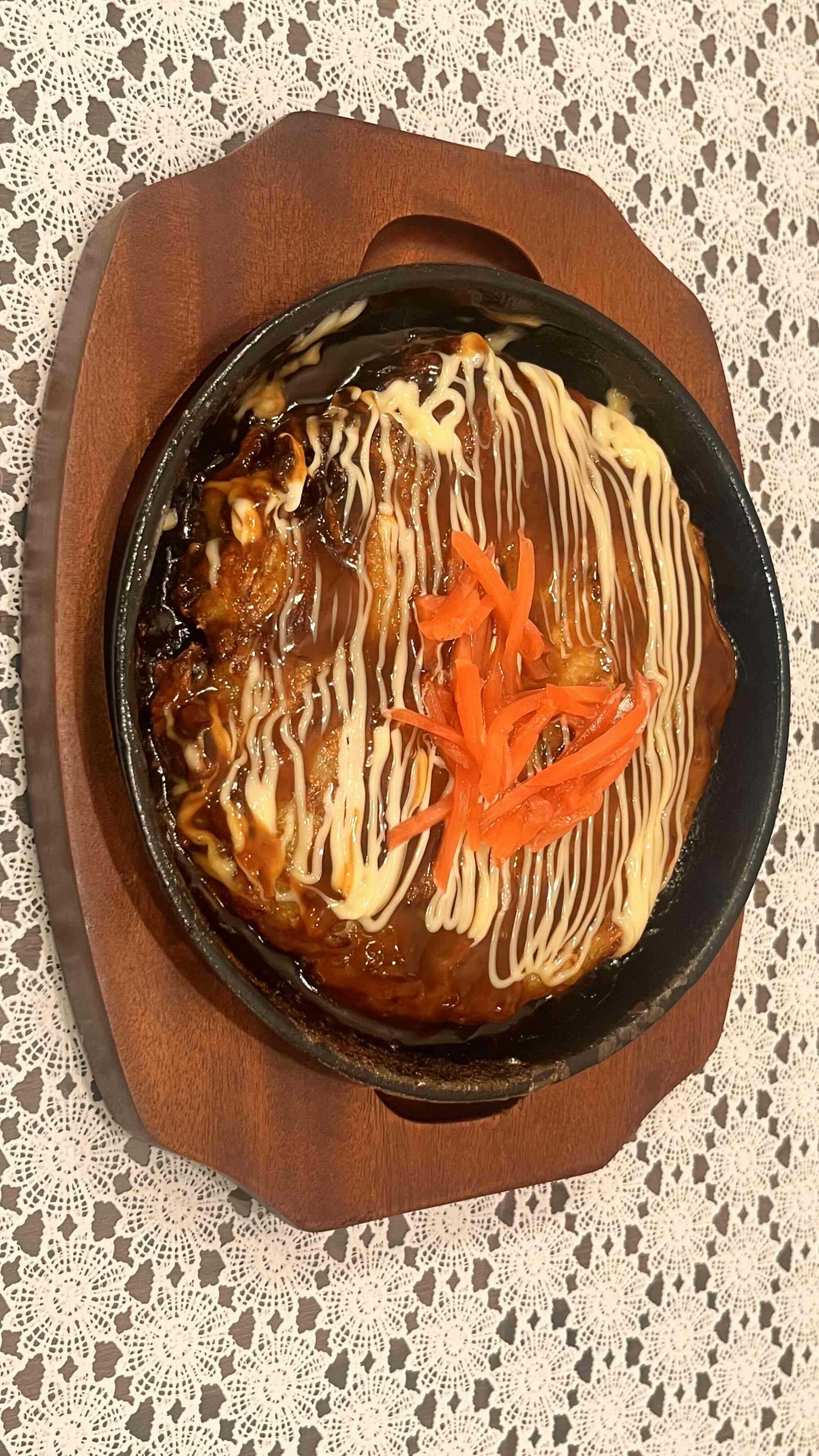 【グランドメニュー】ソースとマヨネーズで仕上げた山芋とろーり焼き