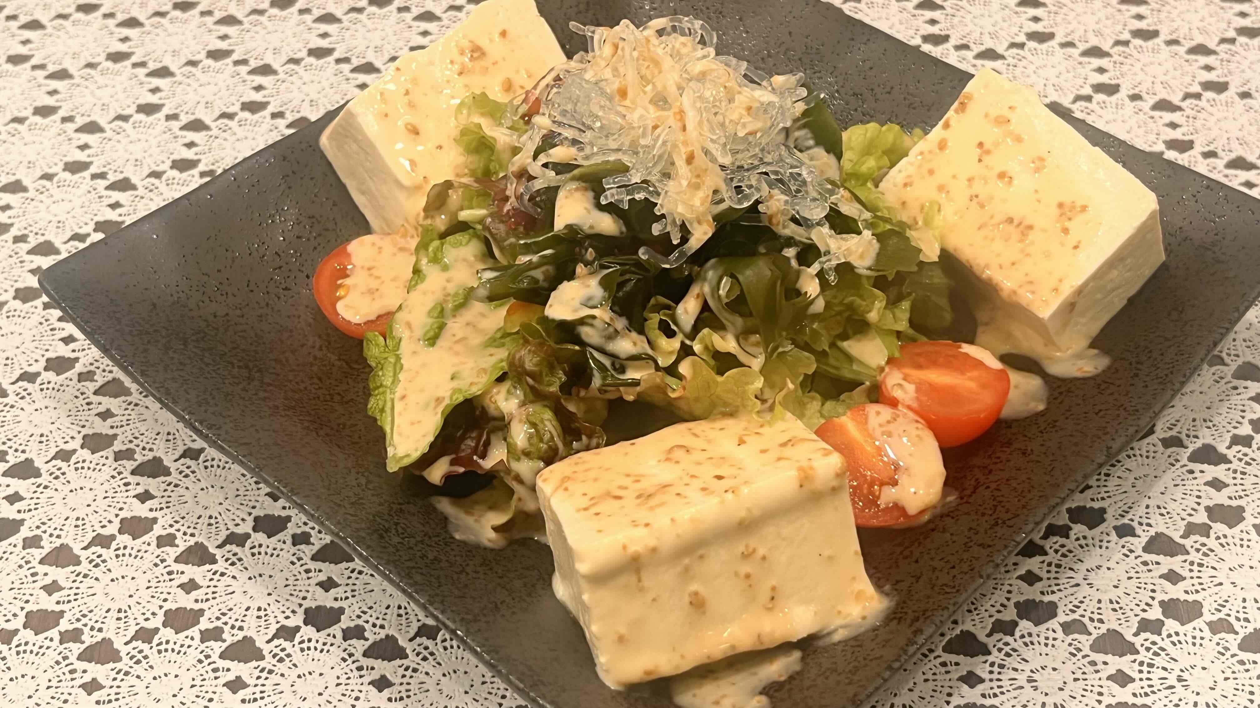 【グランドメニュー】胡麻ドレッシングの豆腐サラダ