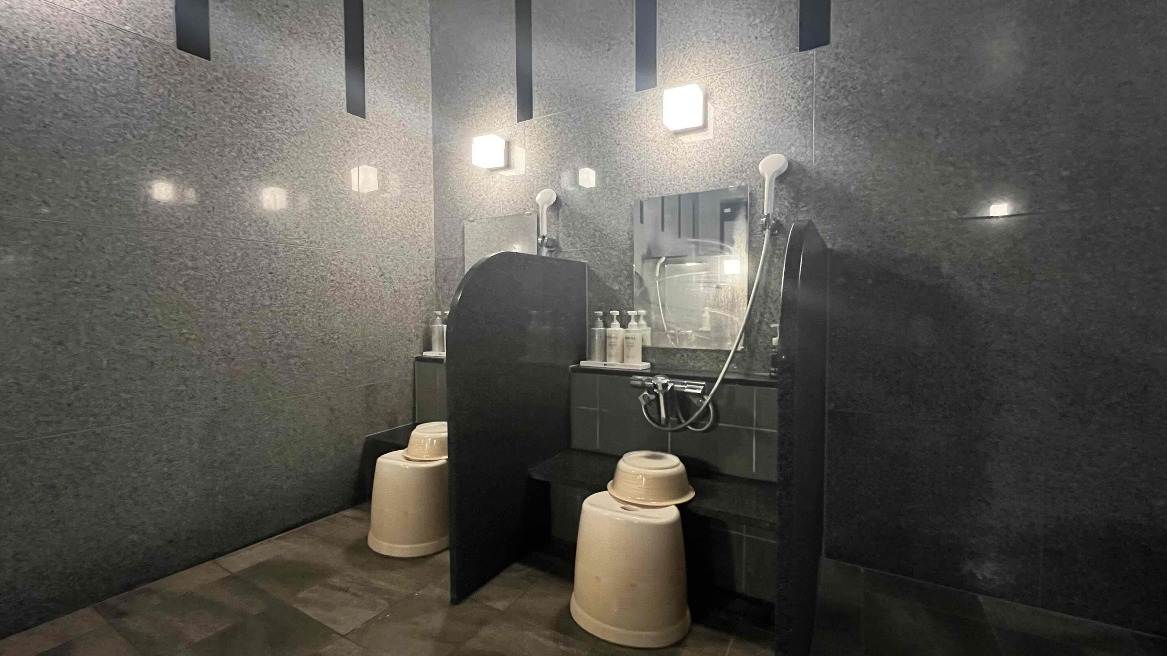 ◇女性大浴場洗い場◇仕切りがありご自身のスペースが確保されます