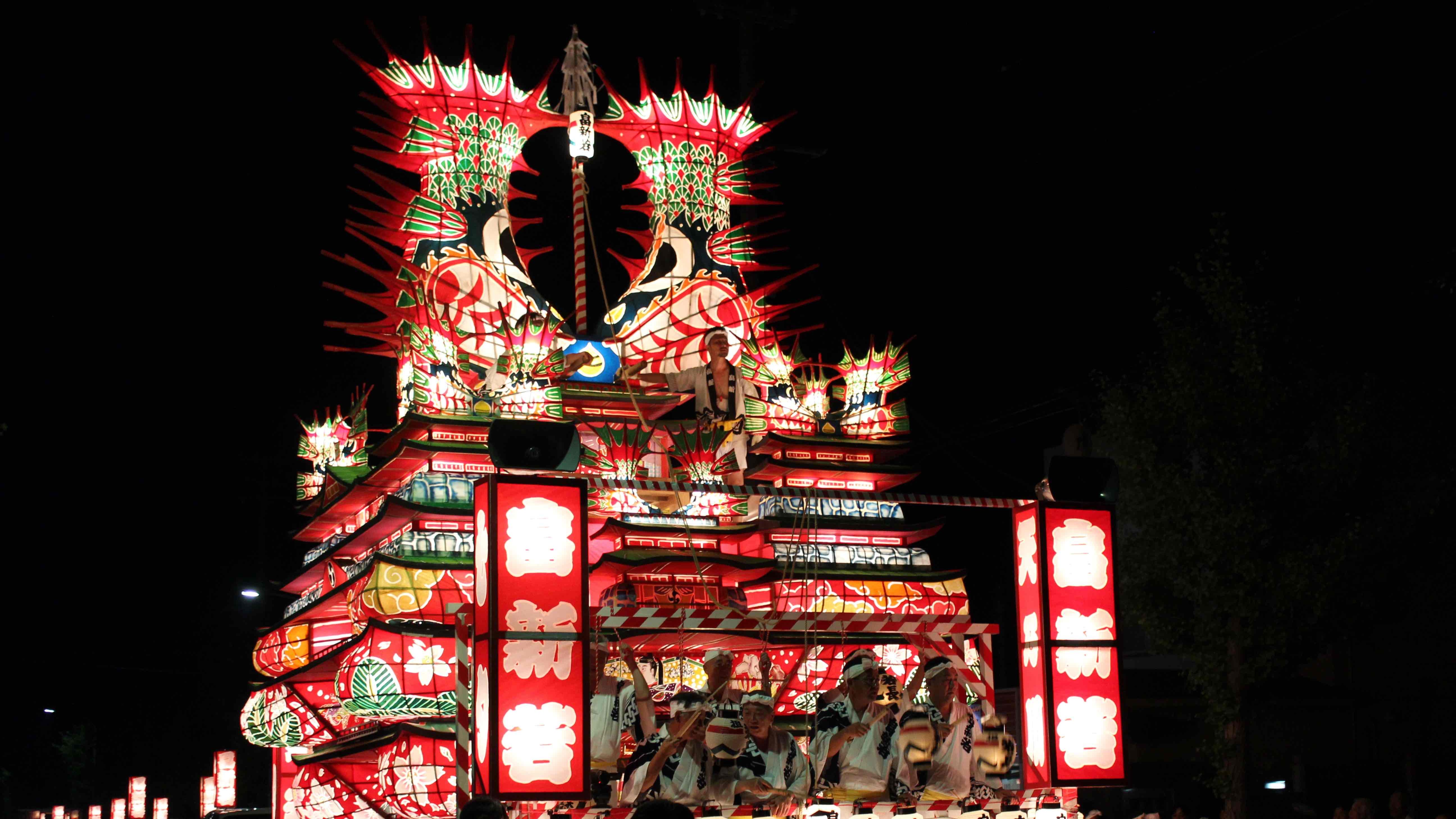 役七夕(ねぶながし)　8月6日、7日