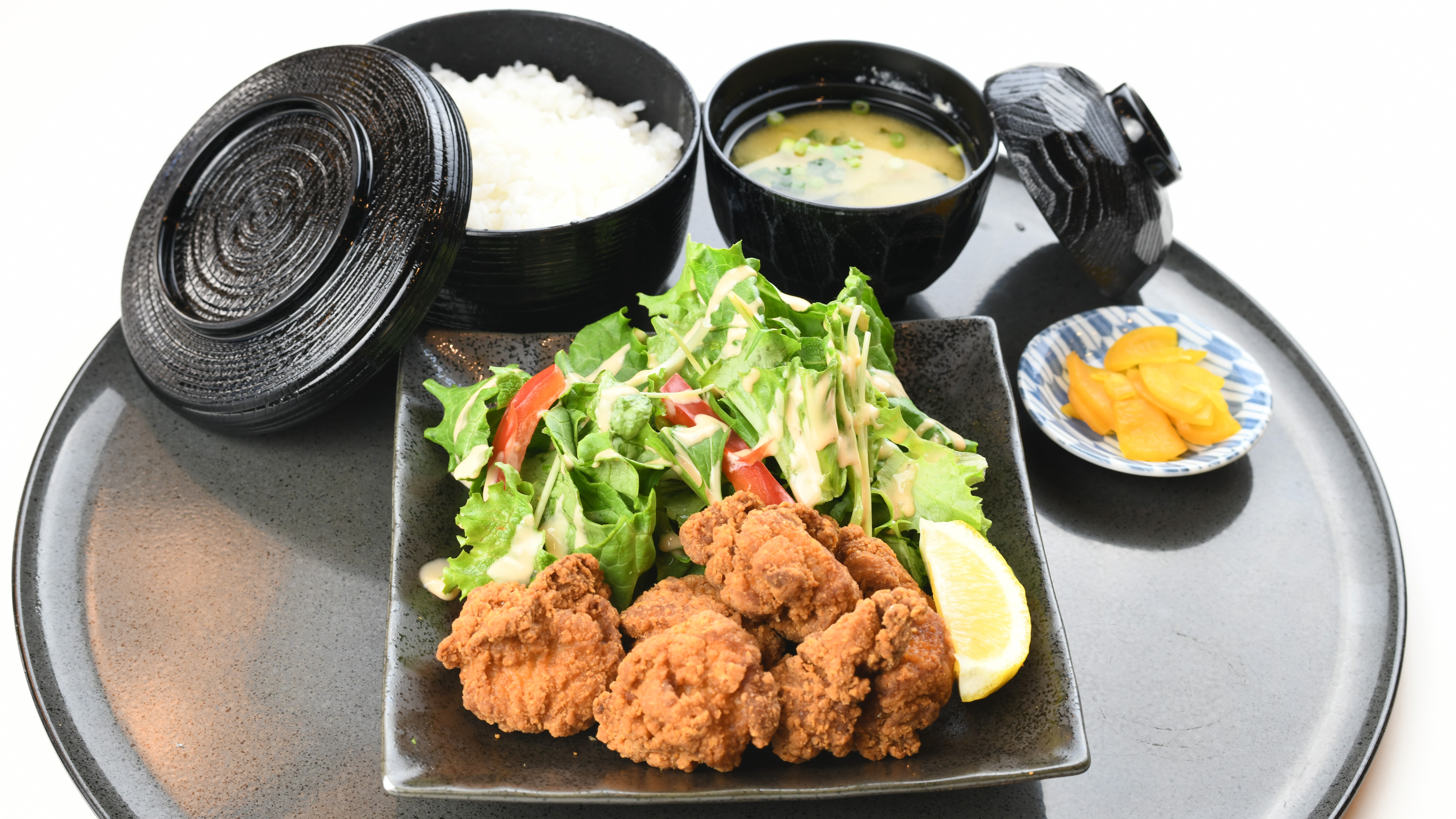 □夕食付プラン□老若男女問わず人気！ボリューミーな唐揚げ定食