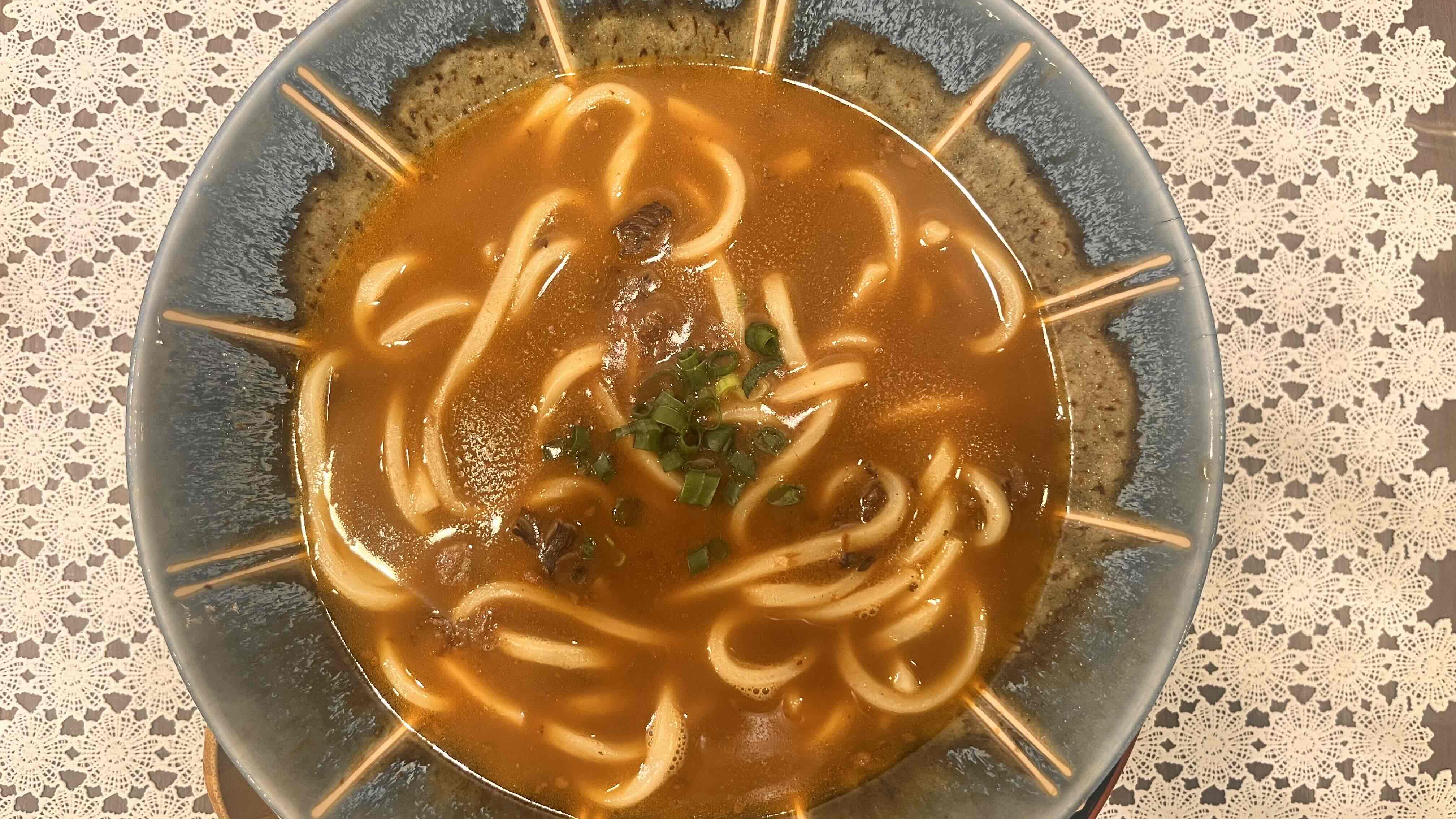 【グランドメニュー】スパイスが食欲そそる上田カリーうどん