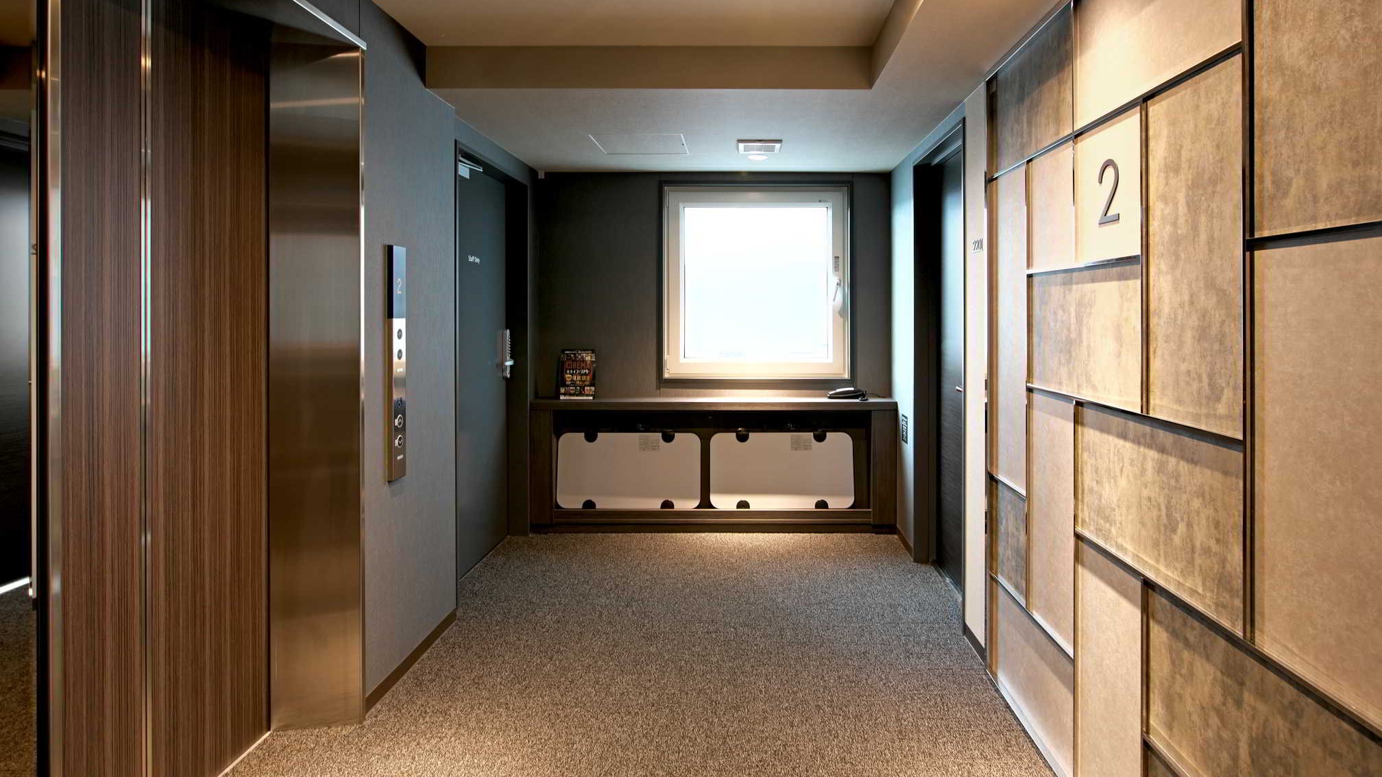 ◆別館2階エレベーターホール◆ズボンプレッサーは各階エレベーター前