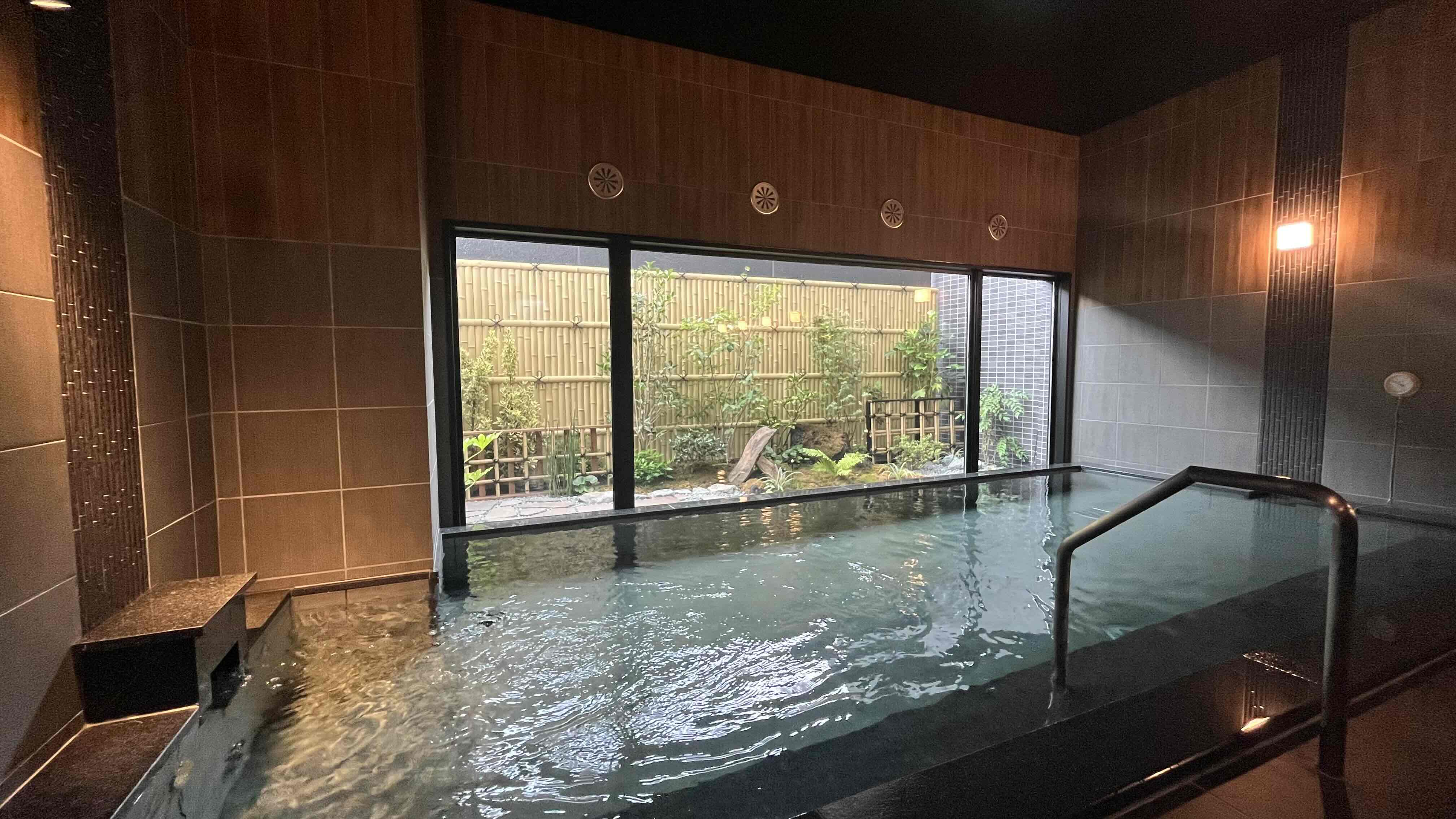 ◆男性大浴場◆光明石温泉　入浴時間15:00～2:00 / 5:00～10:00