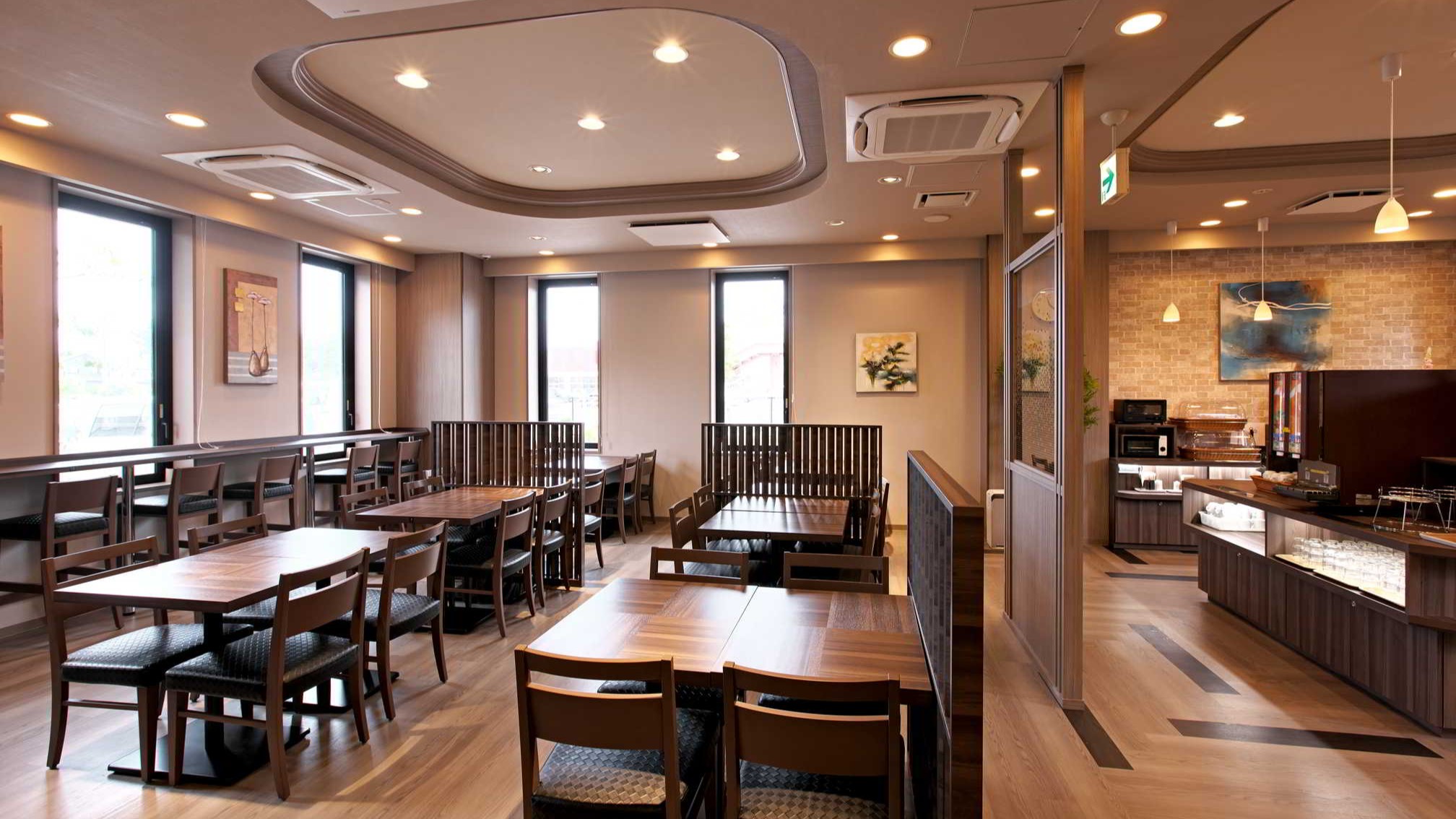 ◇本館『花茶屋』◇ご家族連れもゆっくりできるテーブル席