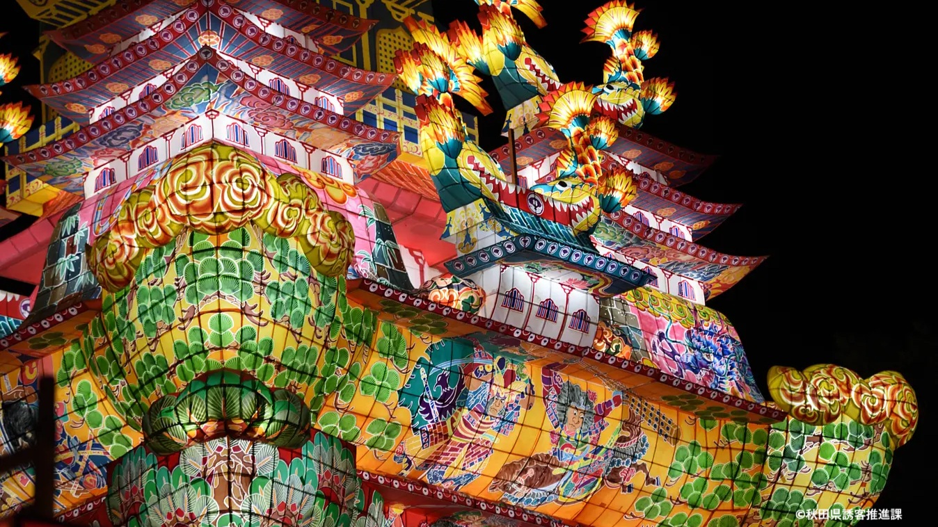 天空の不夜城　高さ日本一の大型灯篭