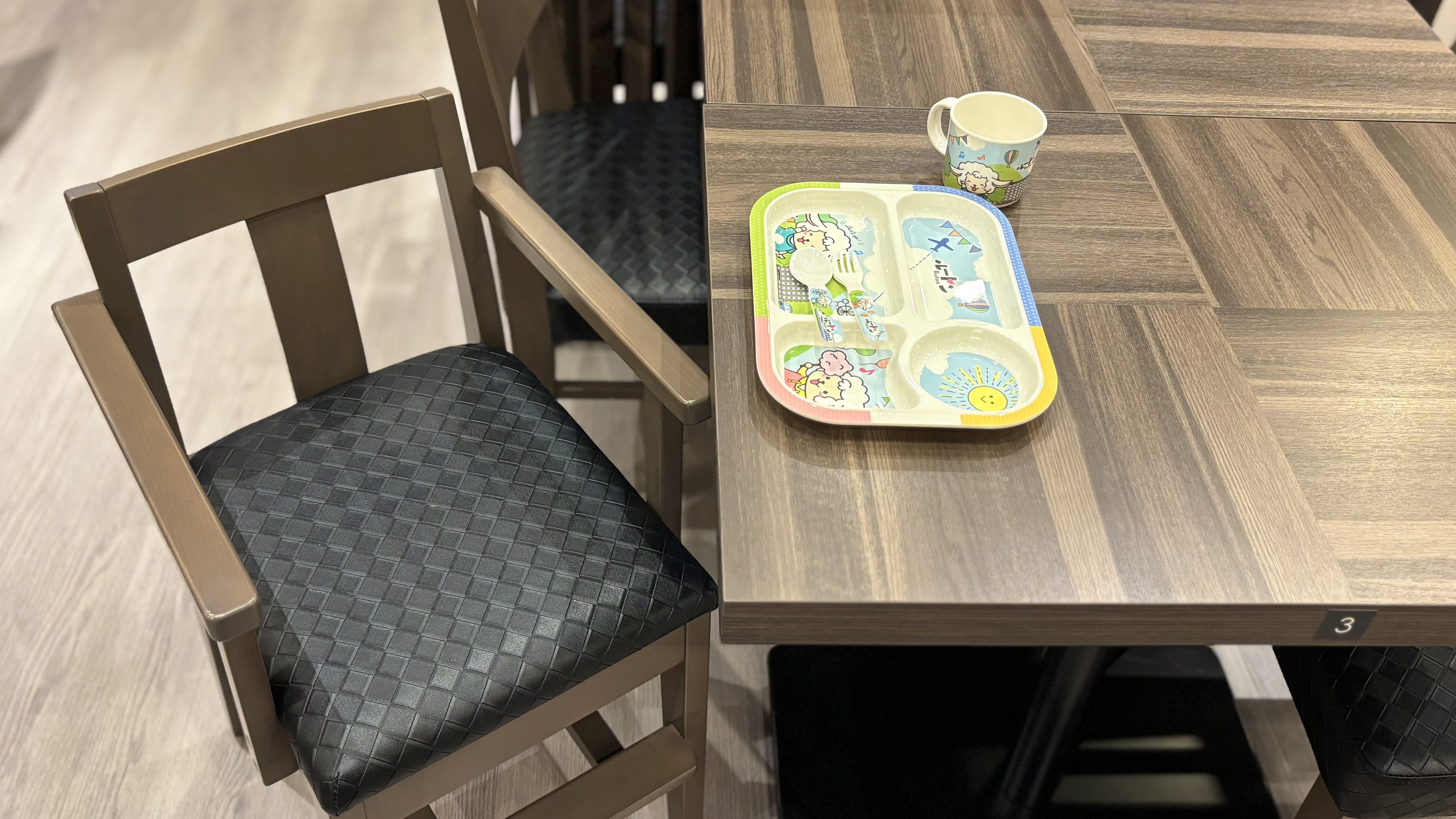 ☆お子様用イス☆お子様も安心してお食事ができます！ご利用の際はスタッフにお声がけくださいませ