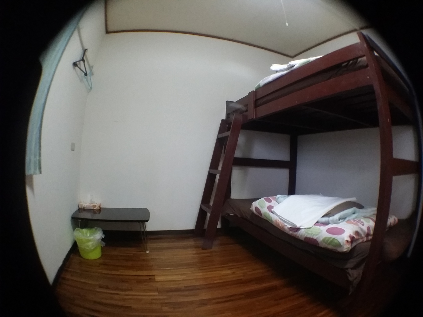 １〜３名様個室　お部屋にトイレとシャワー付