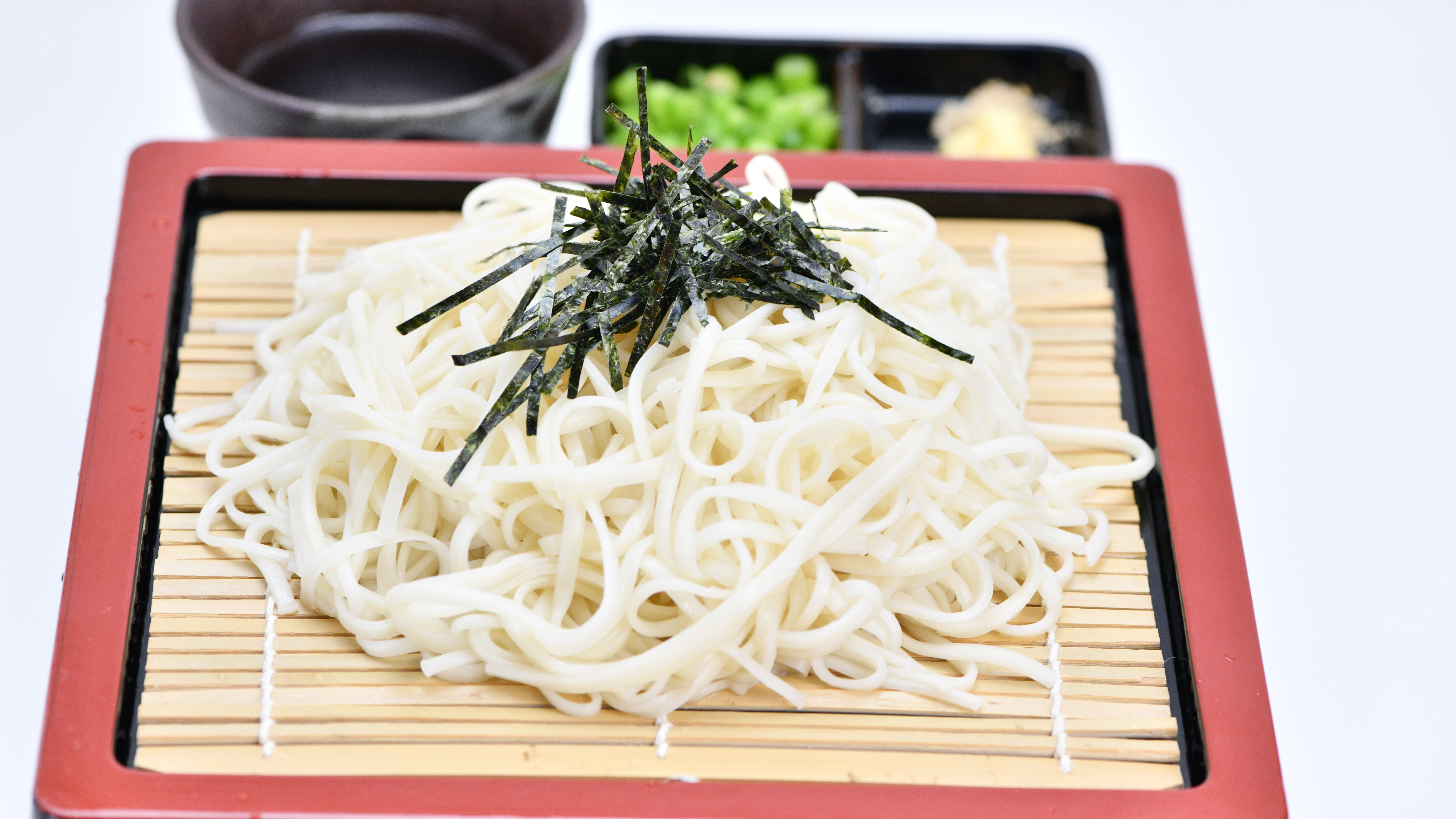 夕食処『花々亭』　秋田名物稲庭うどん。つるりとした喉越しとコシの強さが特徴です。