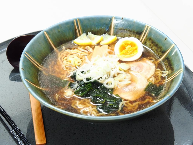 夕食処『花々亭』　日本三大地鶏の比内地鶏ダシの醤油ラーメン。当館花々亭の定番人気メニューです!!