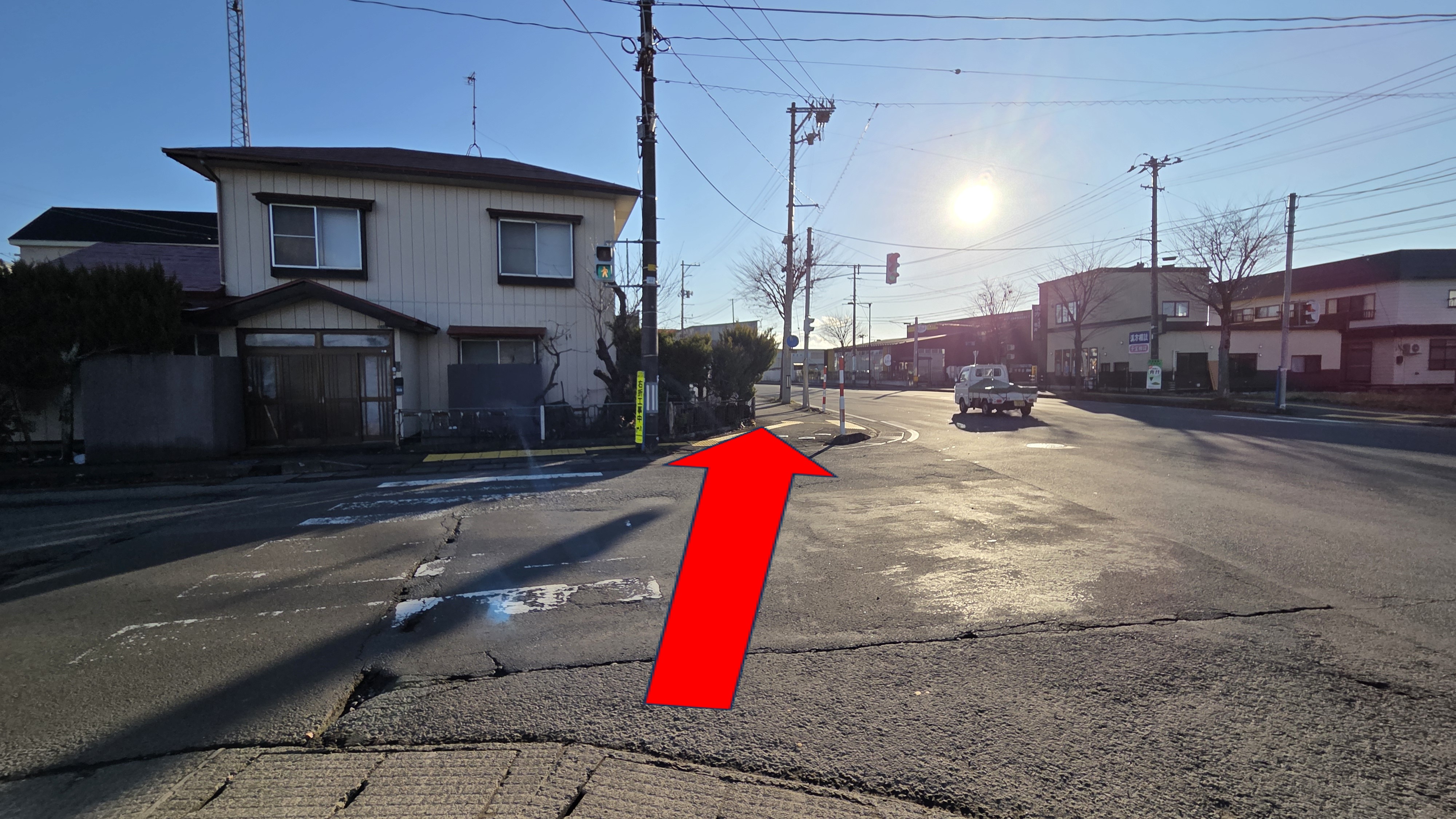 ④信号を横断します。狭いのでお気を付けください