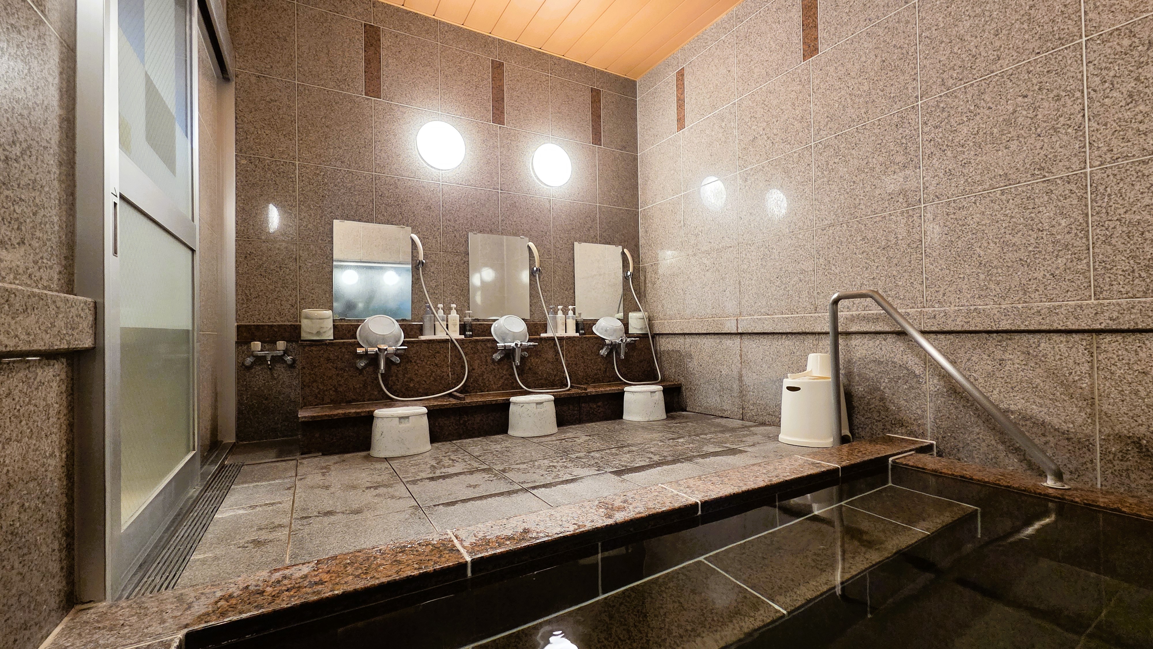 □女性大浴場□