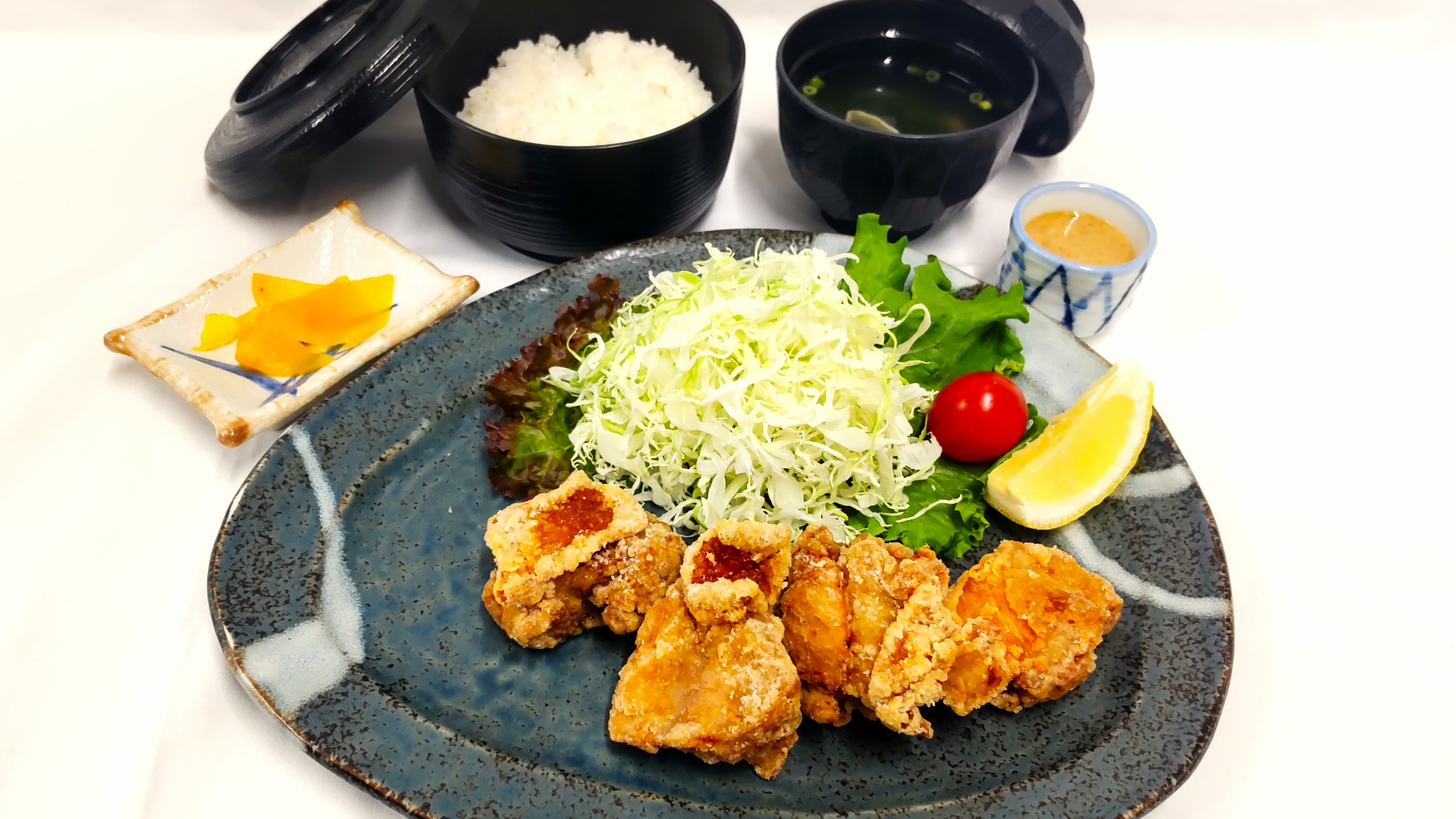 夕食処『花々亭』　選べる二食付きプラン　～外はカリッと、中はジューシー　からあげ定食～