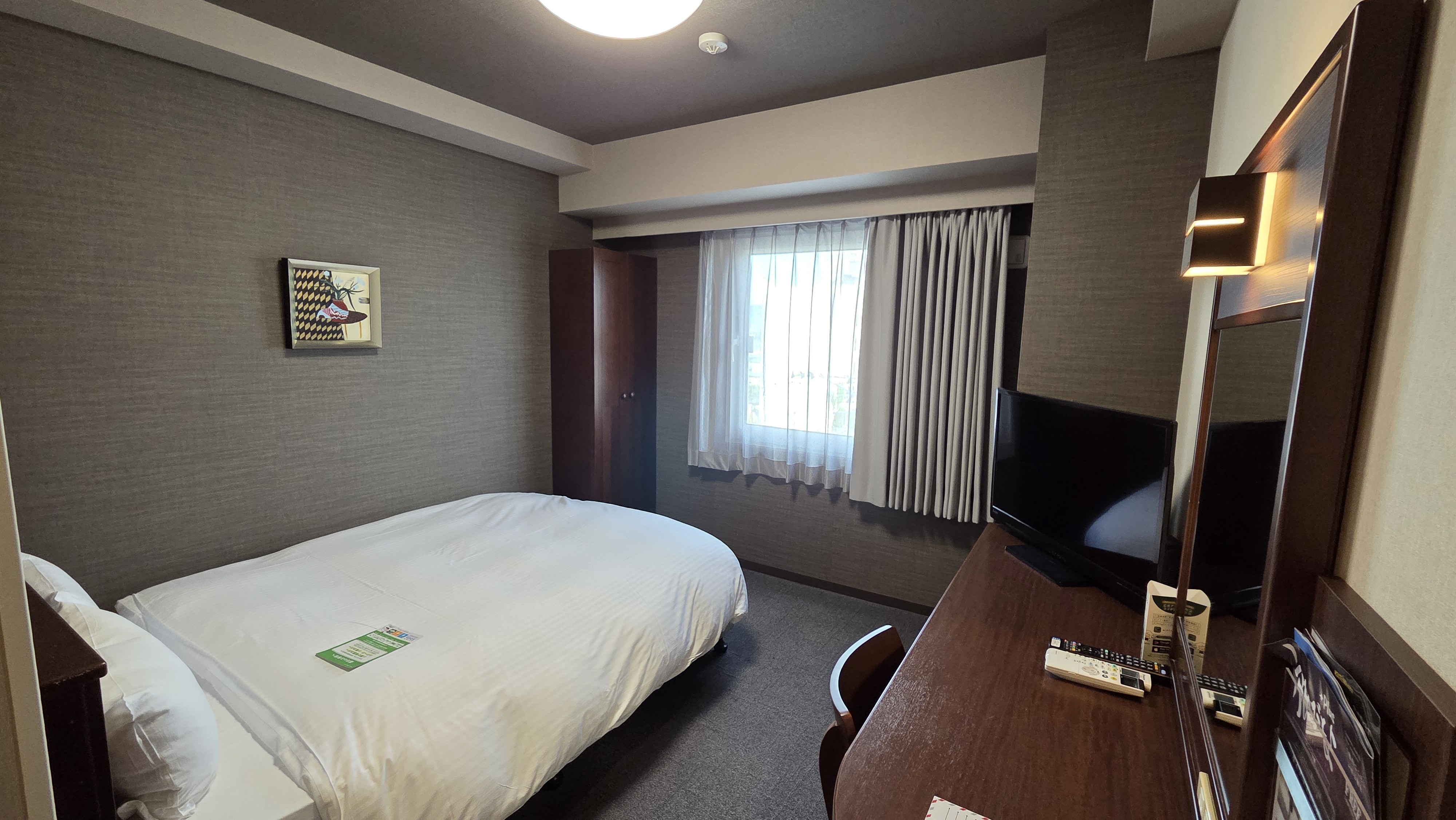 ◆セミダブルルーム◆　140cm幅ベッド●12㎡