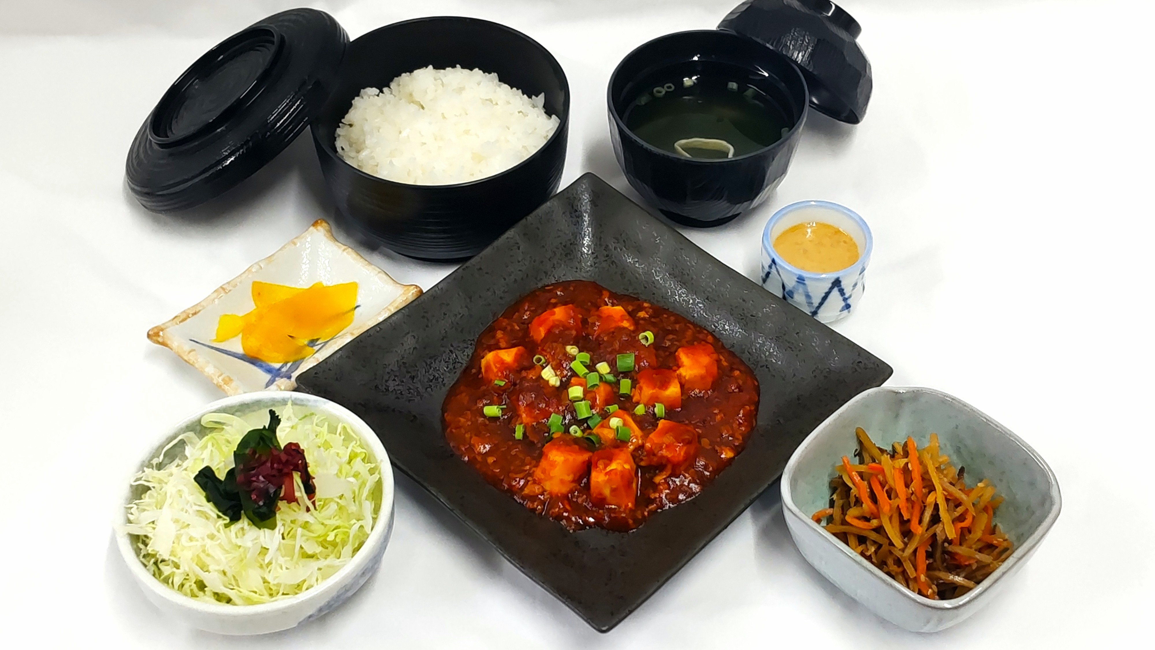 夕食処『花々亭』　選べる二食付きプラン　～ピリッと旨辛、コク深い四川風麻婆豆腐定食～