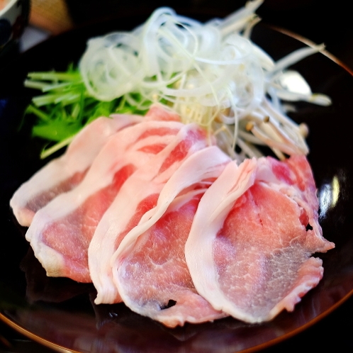 地元産の新鮮野菜と大きく上質なお肉を一緒に召し上がれ♪