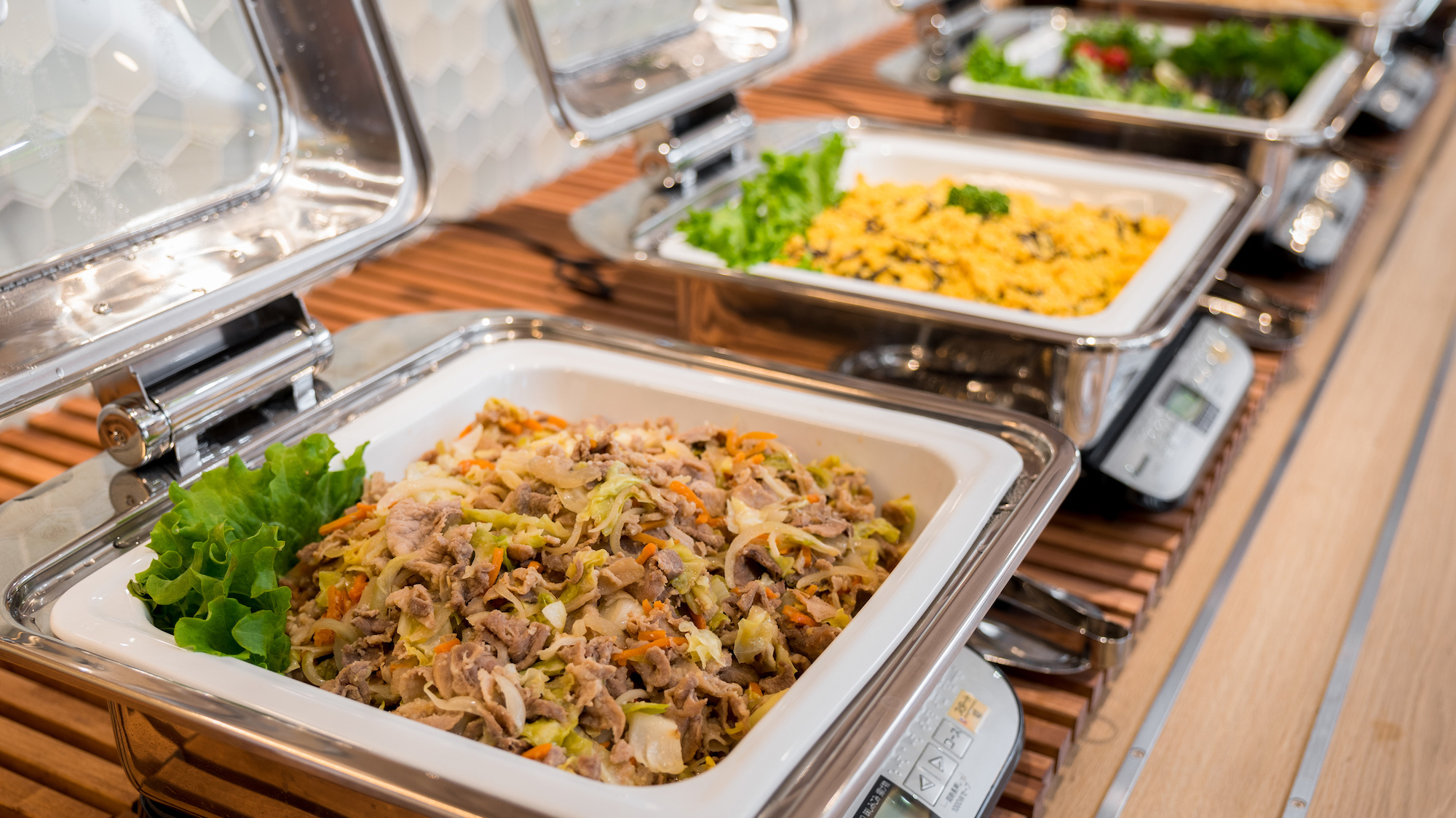 おかずは日替わり！和食派の方にも洋食派の方にもご満足いただける、豊富なラインナップです♪