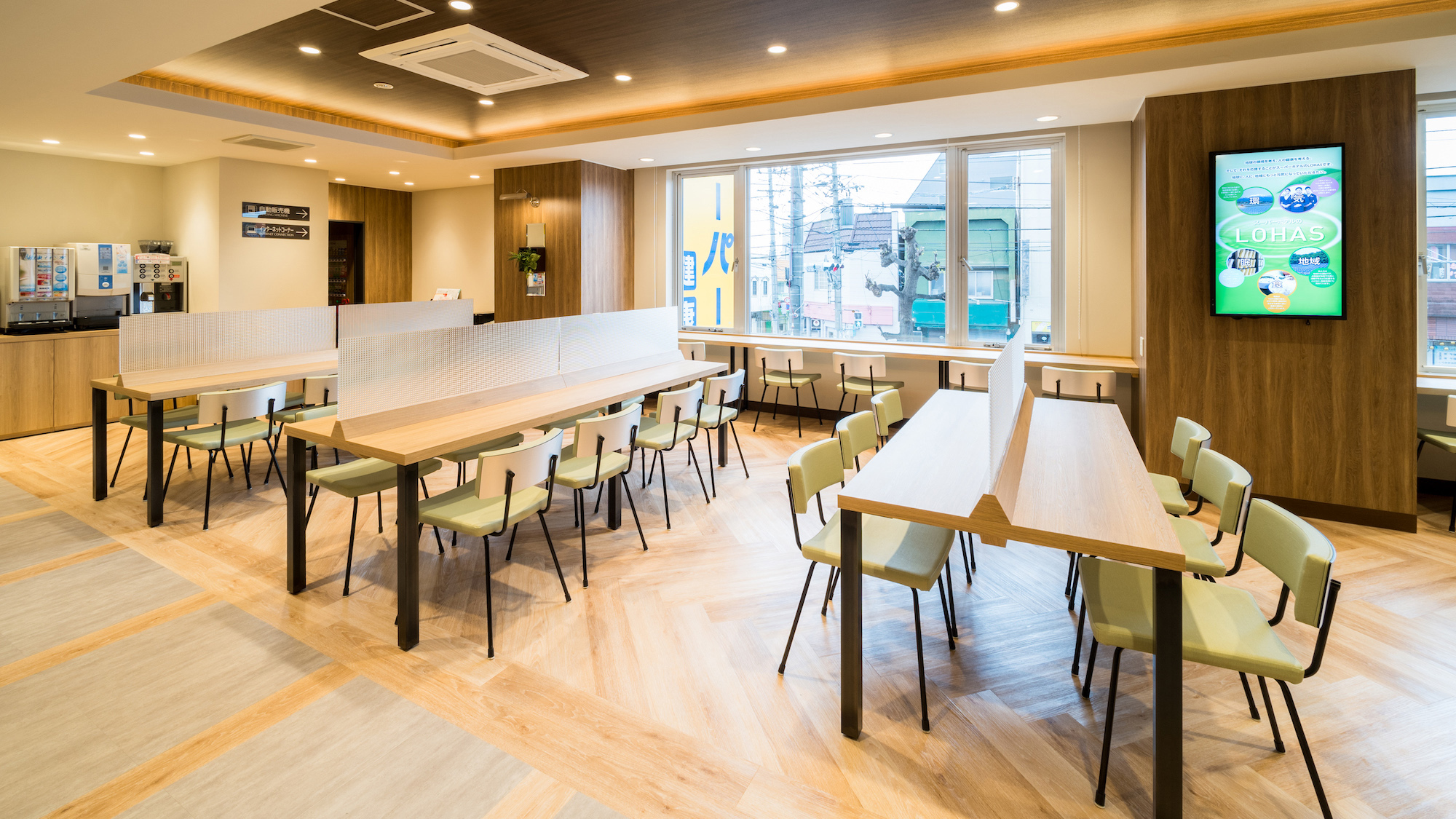 朝は朝食会場、夜はラウンジとしてご利用いただけます