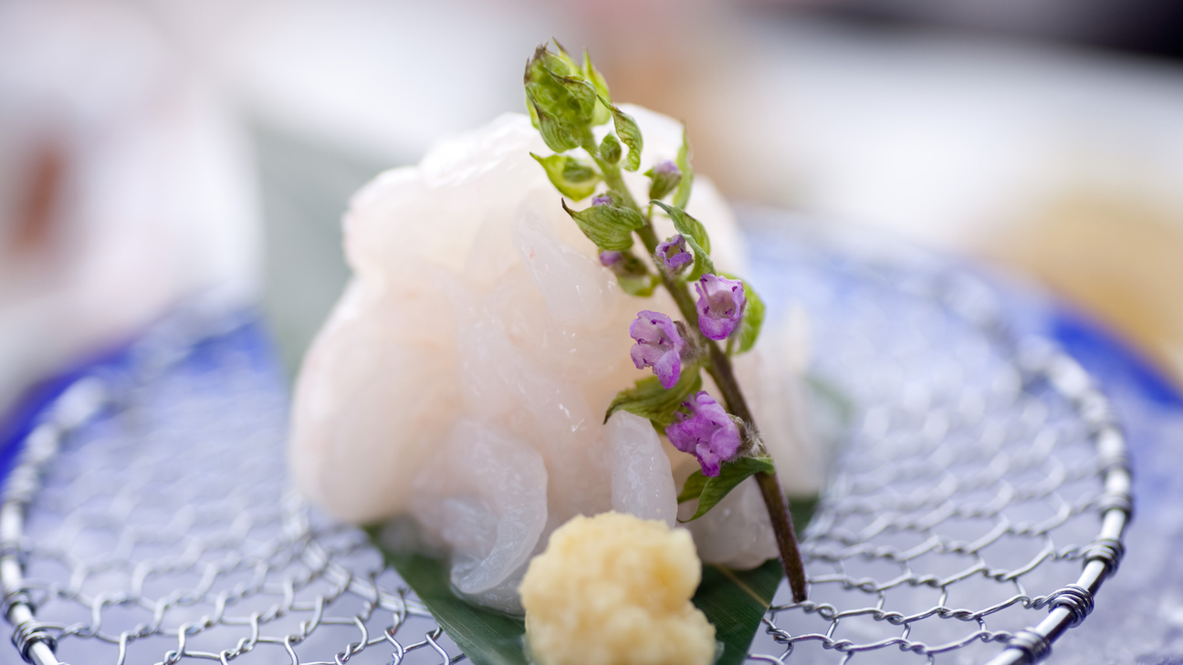 【白えびざんまい膳　お造り】上品な甘みは格別の味わい。富山でしか獲れない、希少な高級食材です