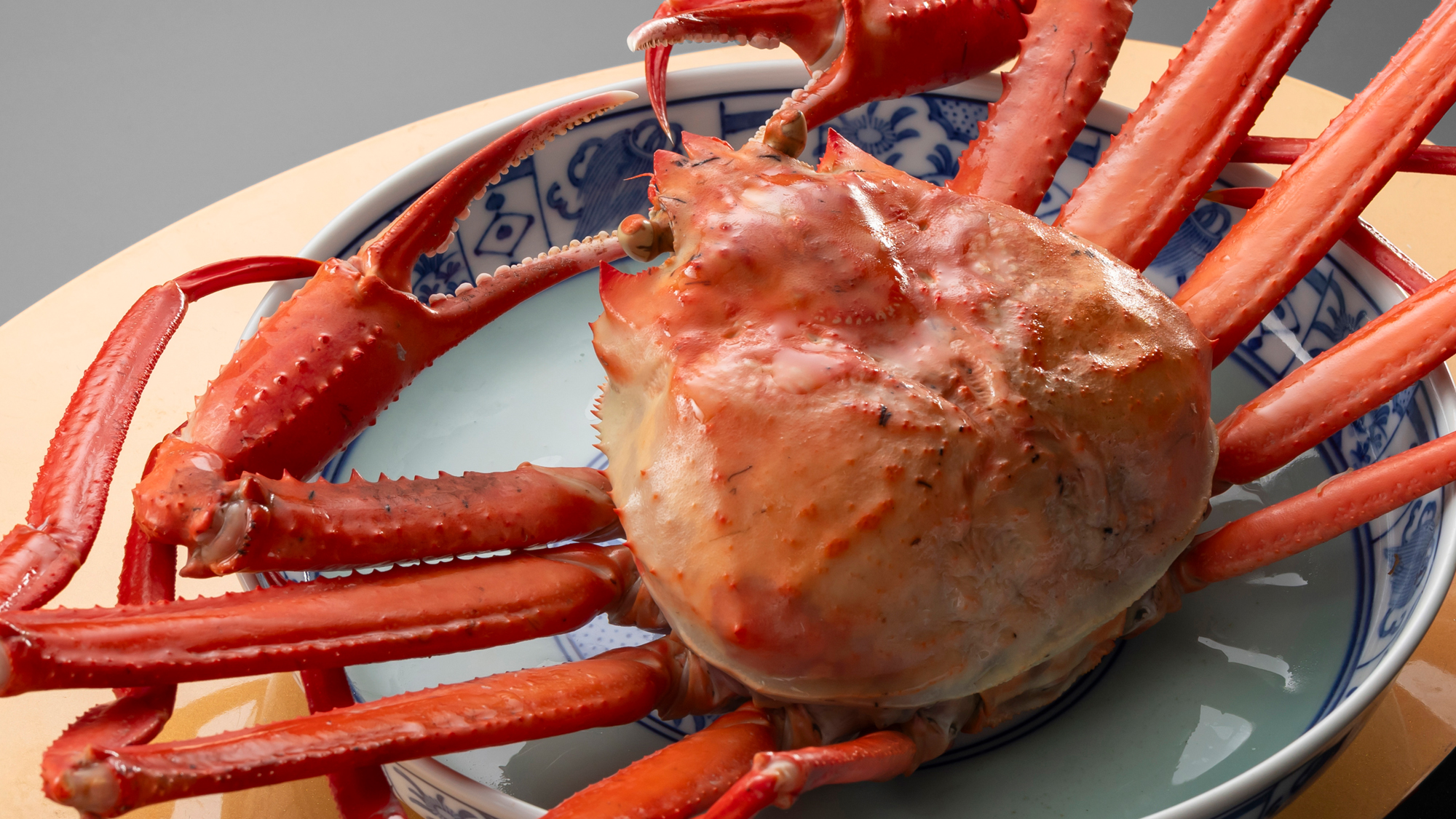【富山　旬の味覚】富山湾の女王『紅ズワイガニ』をまるまる一杯付けたスタンダード「万葉の膳」