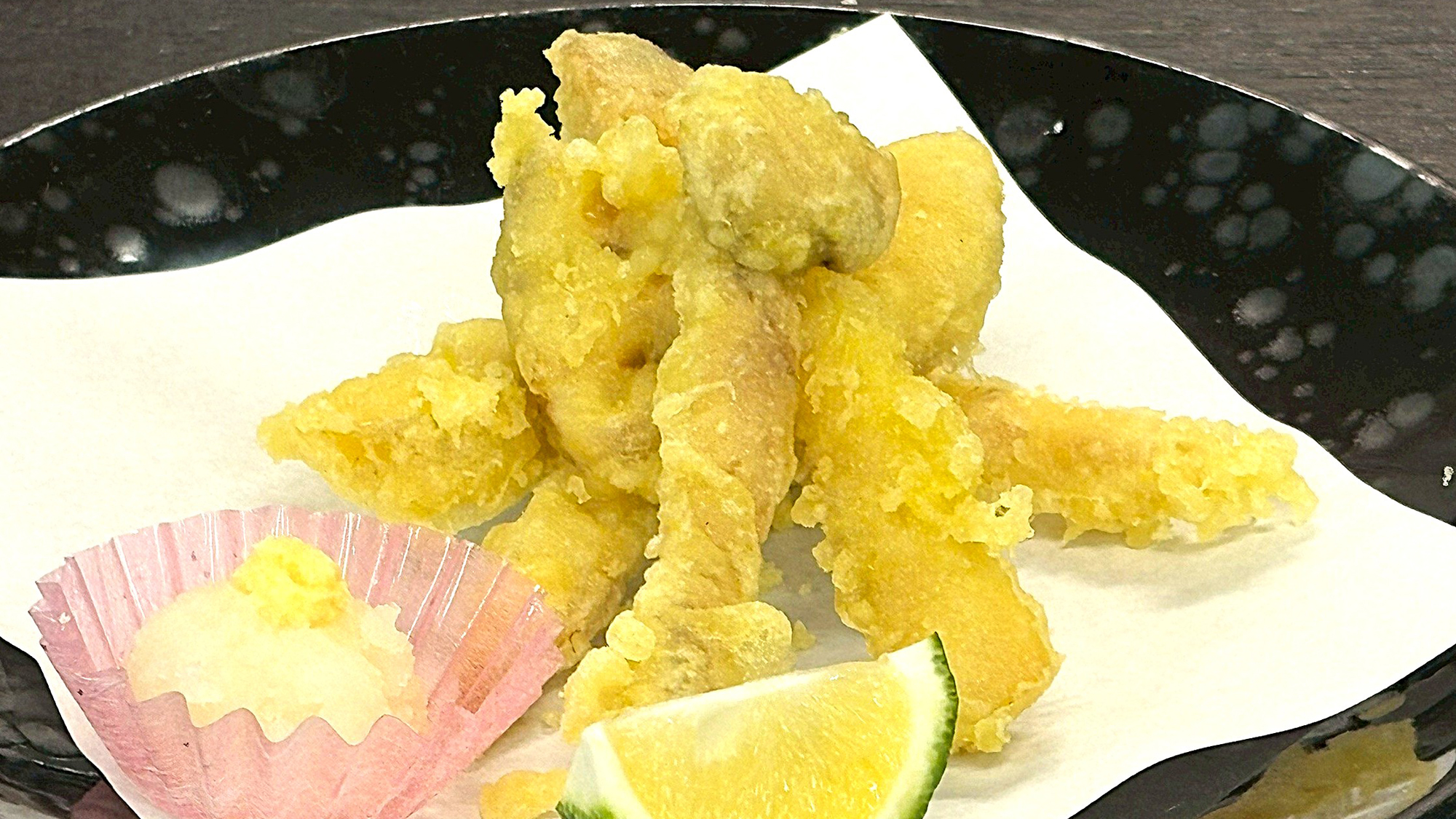 【9月から11月　別注文　松茸天ぷら】松茸の豊かな風味、旨味をギュっと閉じ込めてあります