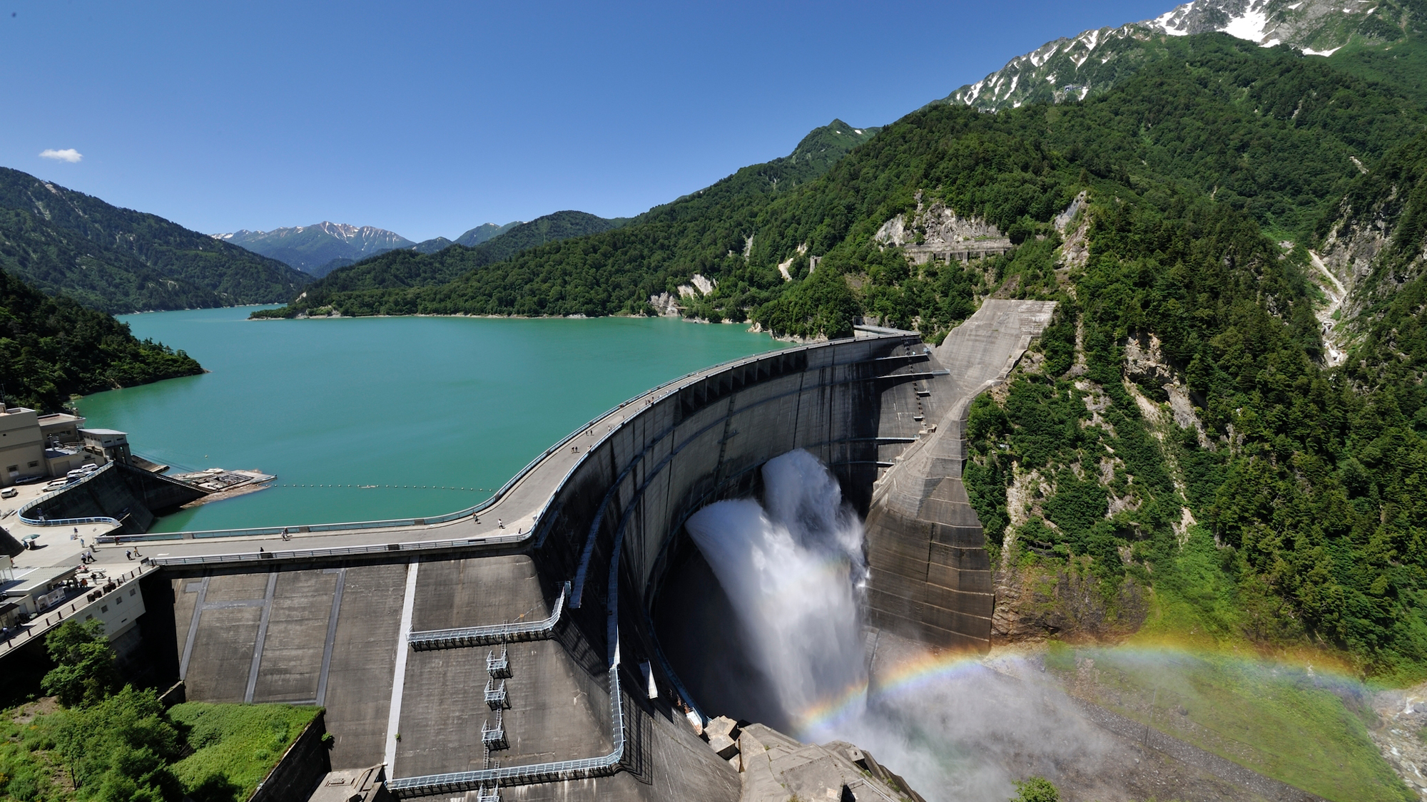 【立山黒部アルペンルート　黒部ダム（黒部湖）】黒部の雄大な大自然の中に造られた日本有数の巨大ダムです