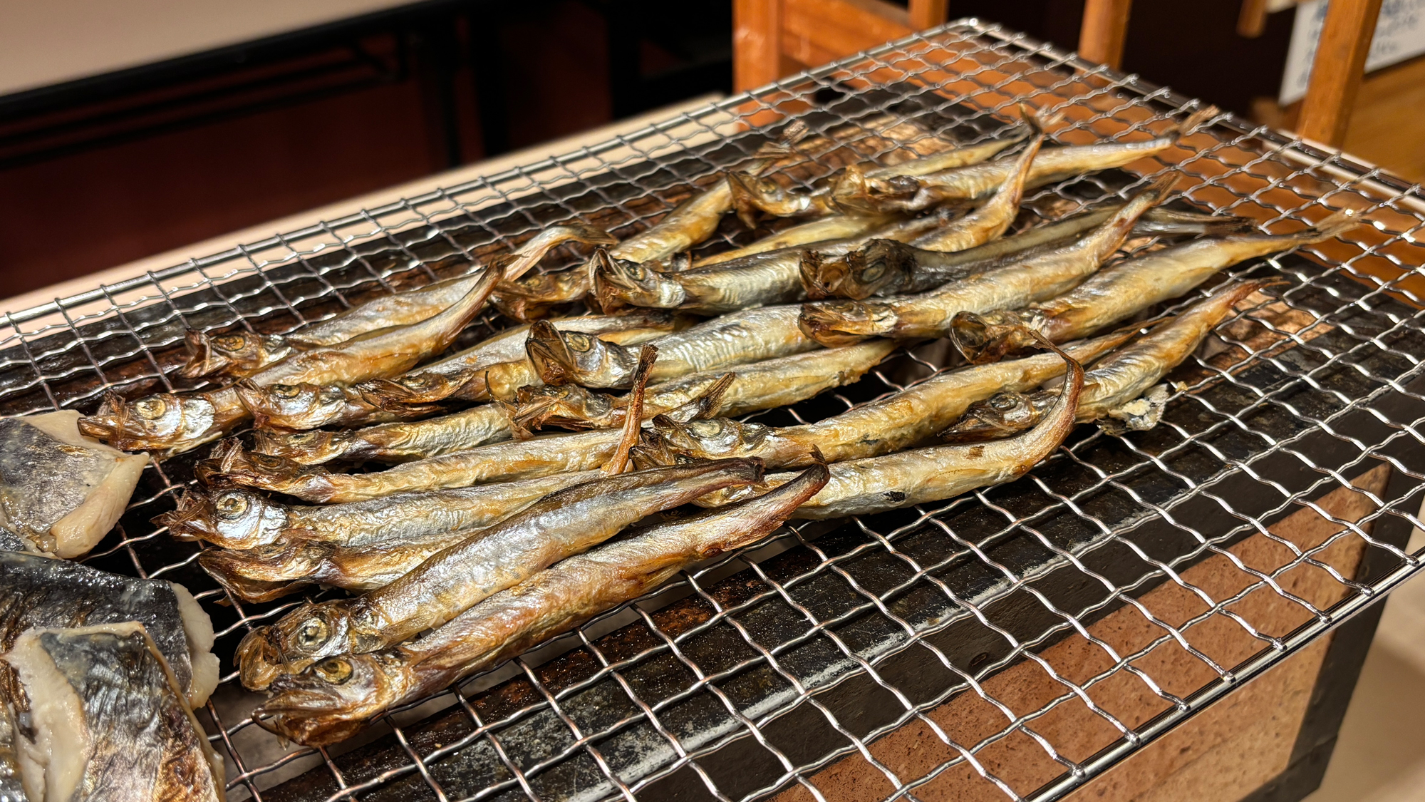【朝食バイキング一例　七輪焼き　ししゃも】骨ごと食べられる、高タンパク・低脂質な健康食材です