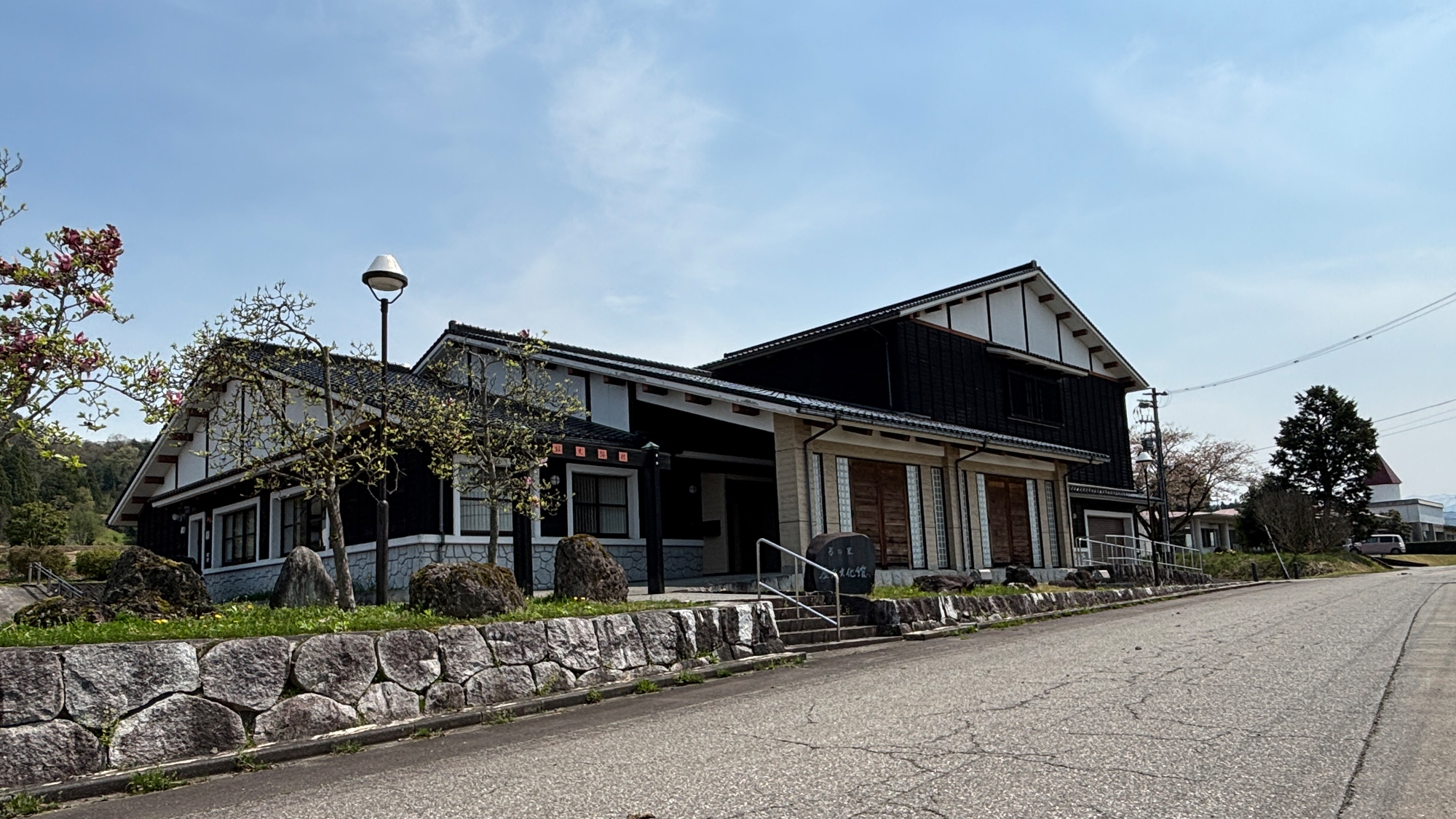 【上市町　弓の里歴史文化館　車で１０分】上市町の遺跡からの出土品など町の文化遺産が展示されています