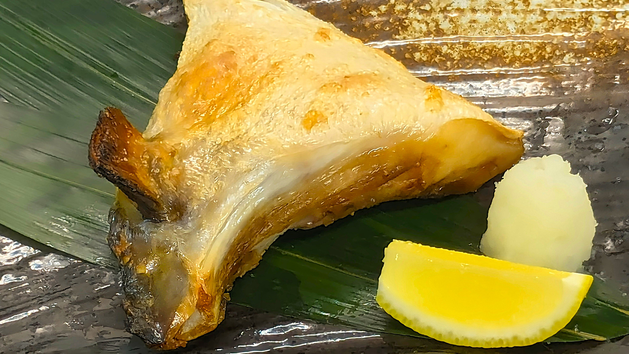 【12月から2月　別注文　ブリ　かま焼き】脂身が多く、とろけるような食感で非常に美味しい部位です