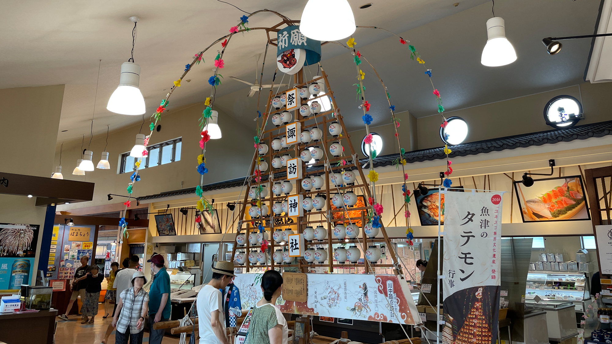 【魚津市　海の駅蜃気楼　車で２８分】魚津港で水揚げされたばかりの旬の魚はもちろんお土産も購入できます