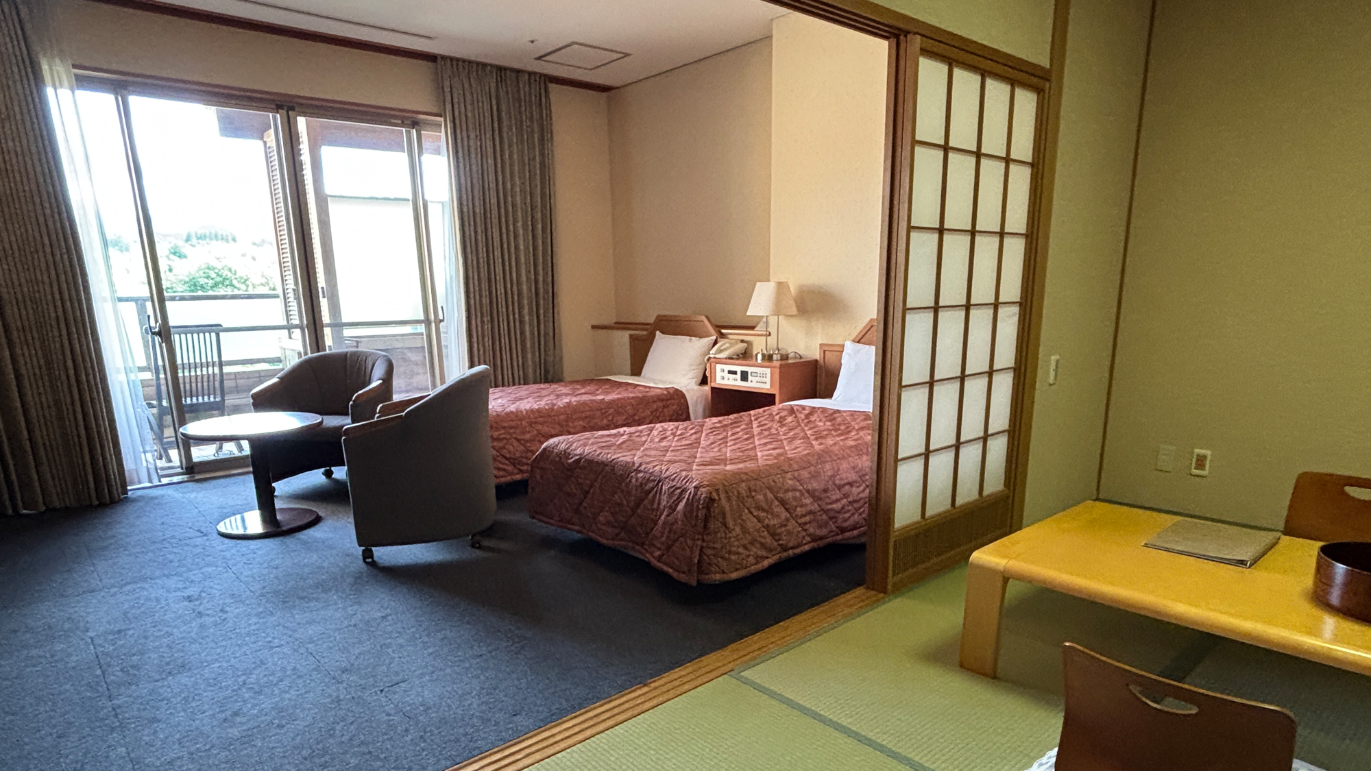 【露天風呂付　和洋室】８帖和室＋ツインベッド洋室