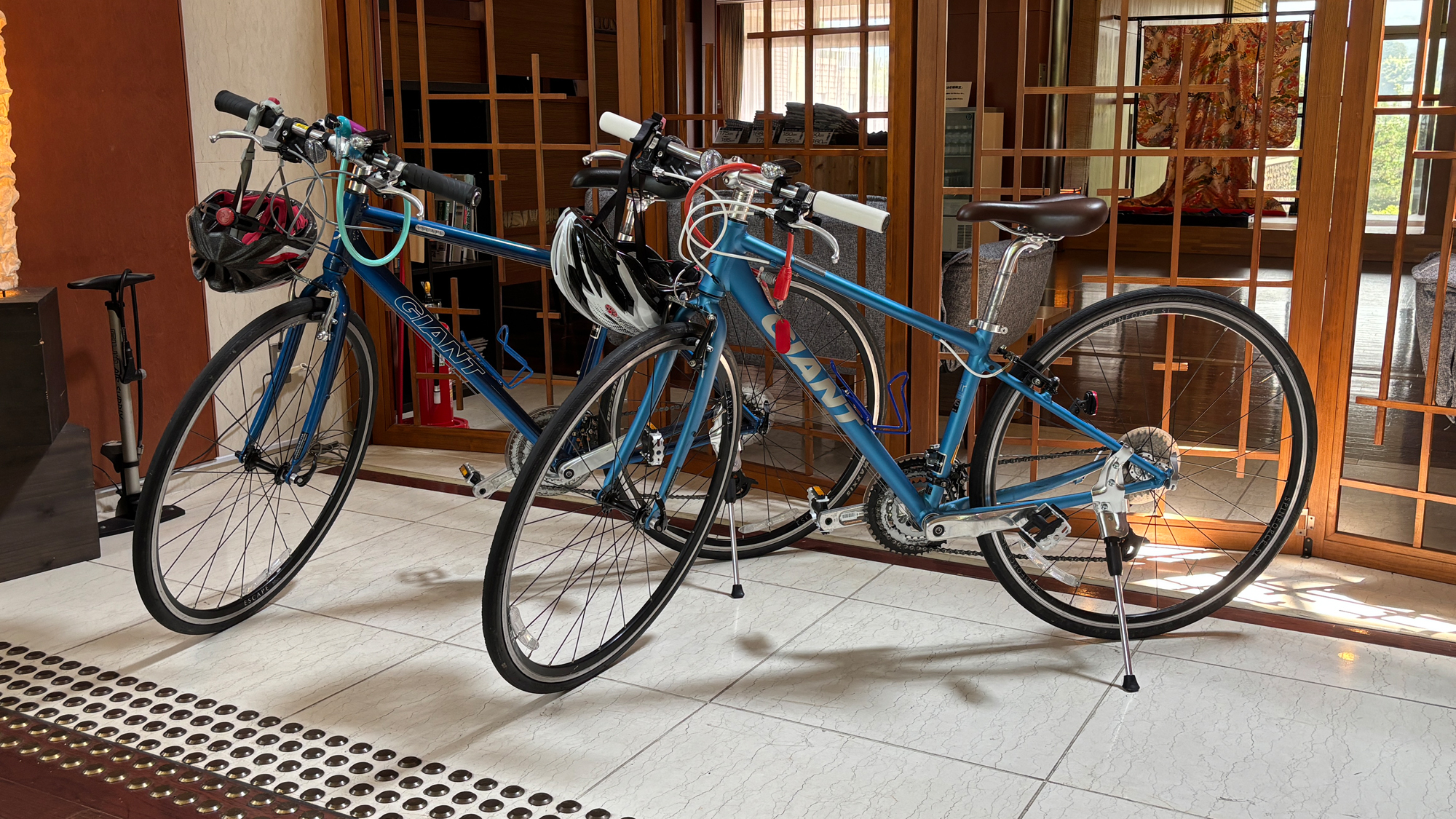 【２F　レンタバイク】GIANTのクロスバイクで近隣のサイクリングを楽しめます（有料）　※予約不可