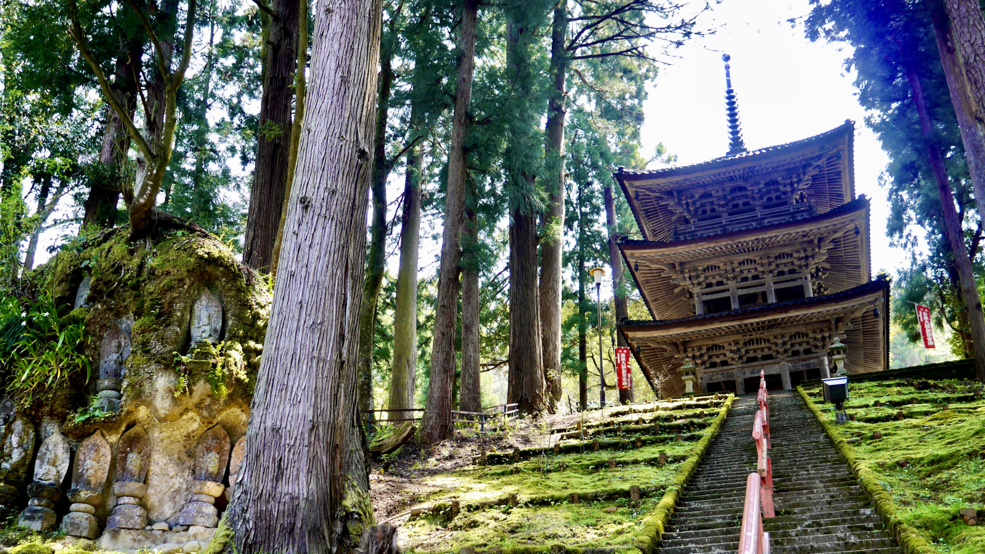 【大岩観光　大岩山日石寺　三重塔　車で１０分】内部構造が丸見えとなっている日本で唯一の仏塔です