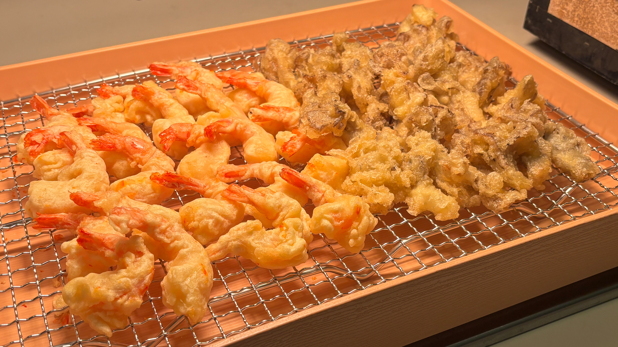 【朝食バイキング一例　天ぷら】朝食に揚げ物は旅行先でないと食べる機会はなかなかありません