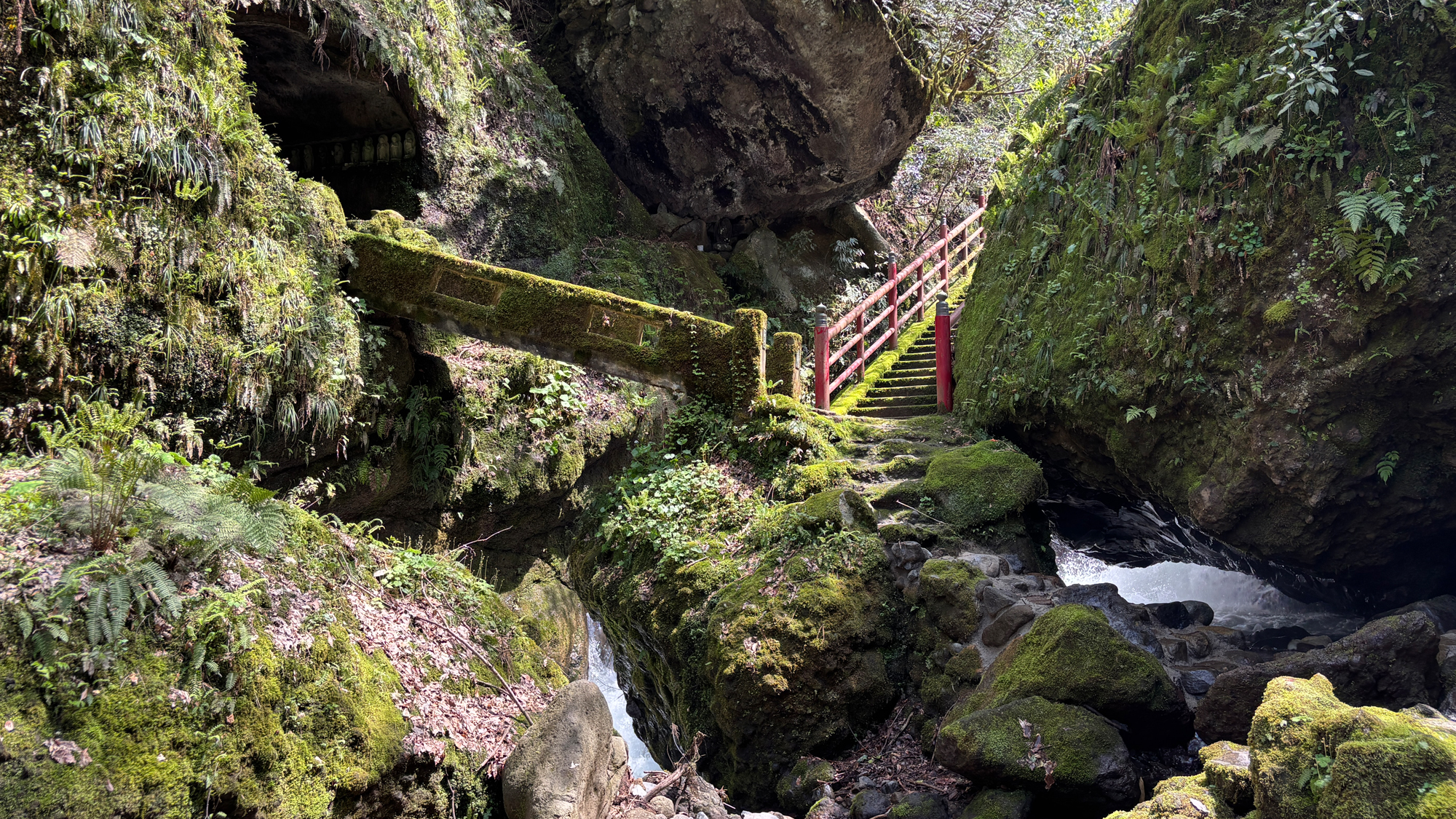 【大岩観光　千巌渓　車で１０分】山岳修験や聖なる修行の場であったことを感じることができるスポットです