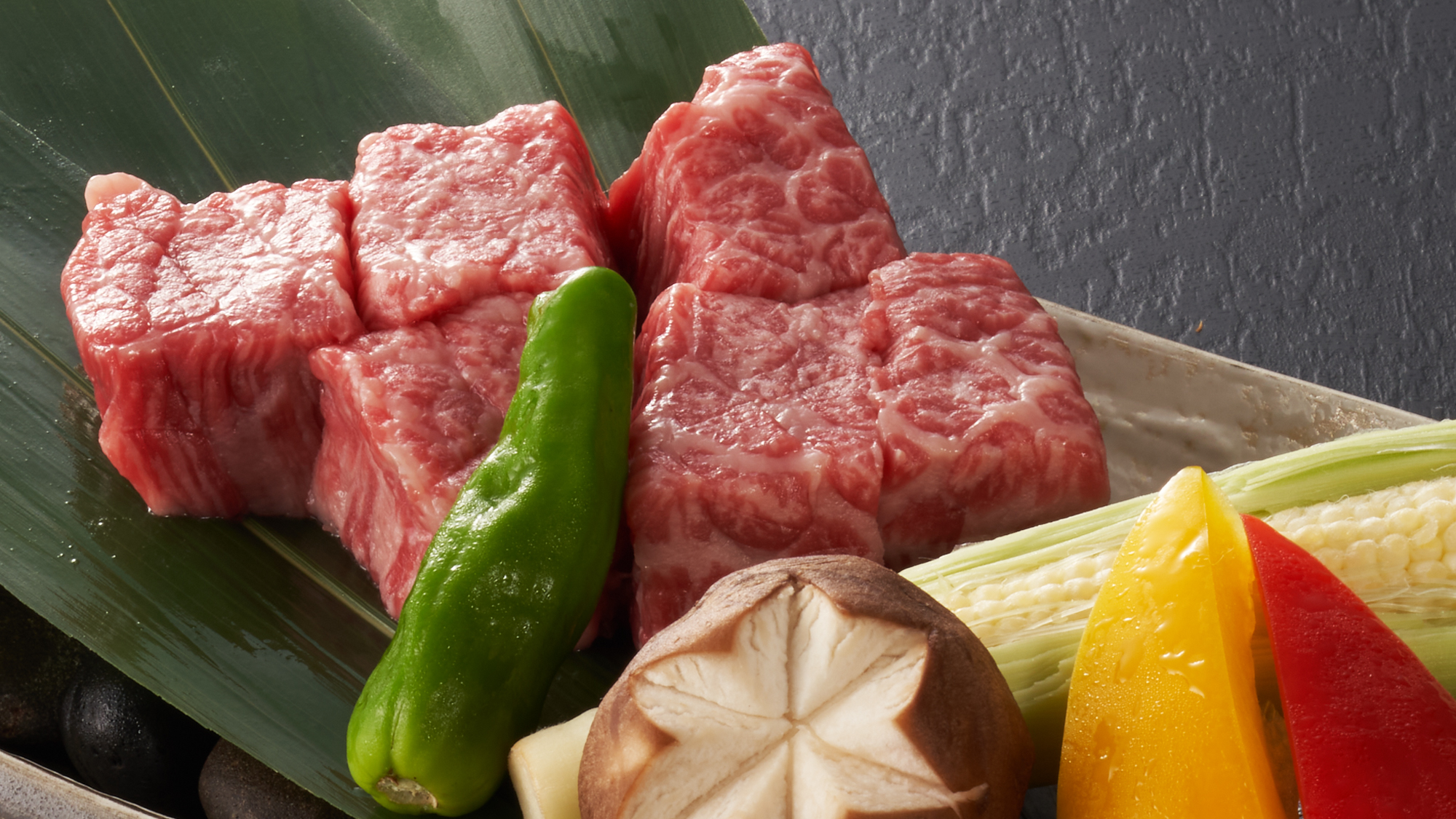 【国産黒毛和牛の石焼】「万葉の膳」をグレードアップ！魚だけではなく肉も食べたい！数量限定特別膳