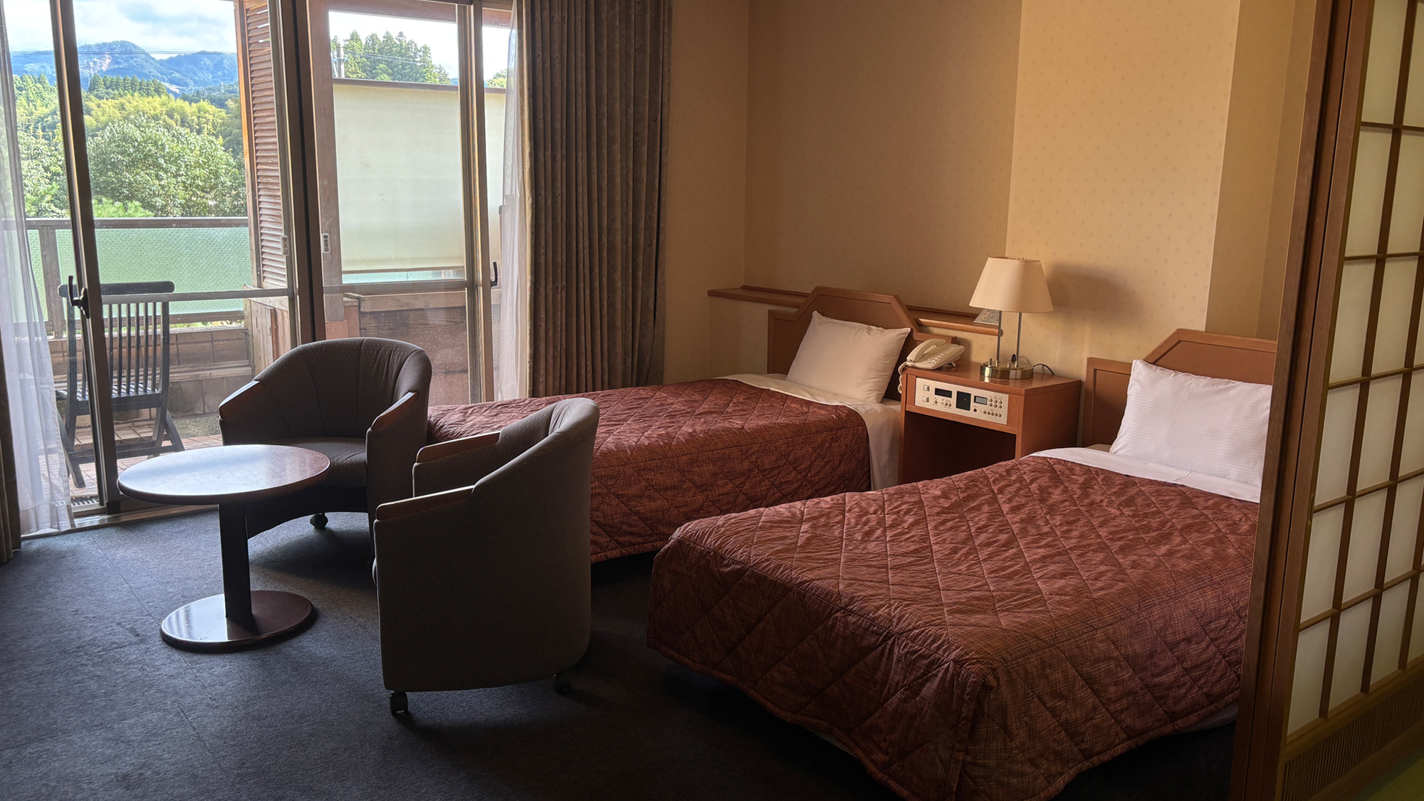 【露天風呂付　和洋室】誰にも邪魔されることなくプライベートな湯浴みをお楽しみいただけるお部屋です