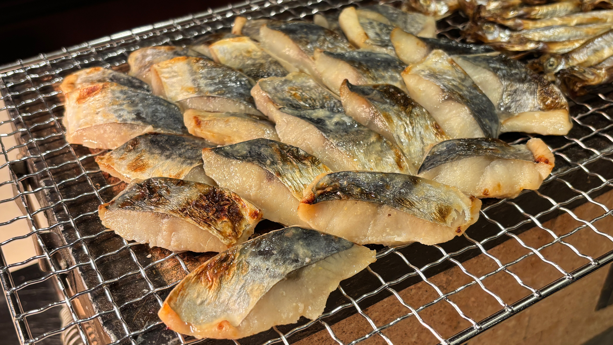 【朝食バイキング一例　七輪焼き　鰆】淡白でふっくらとした身の旨味をシンプルに味わう定番です